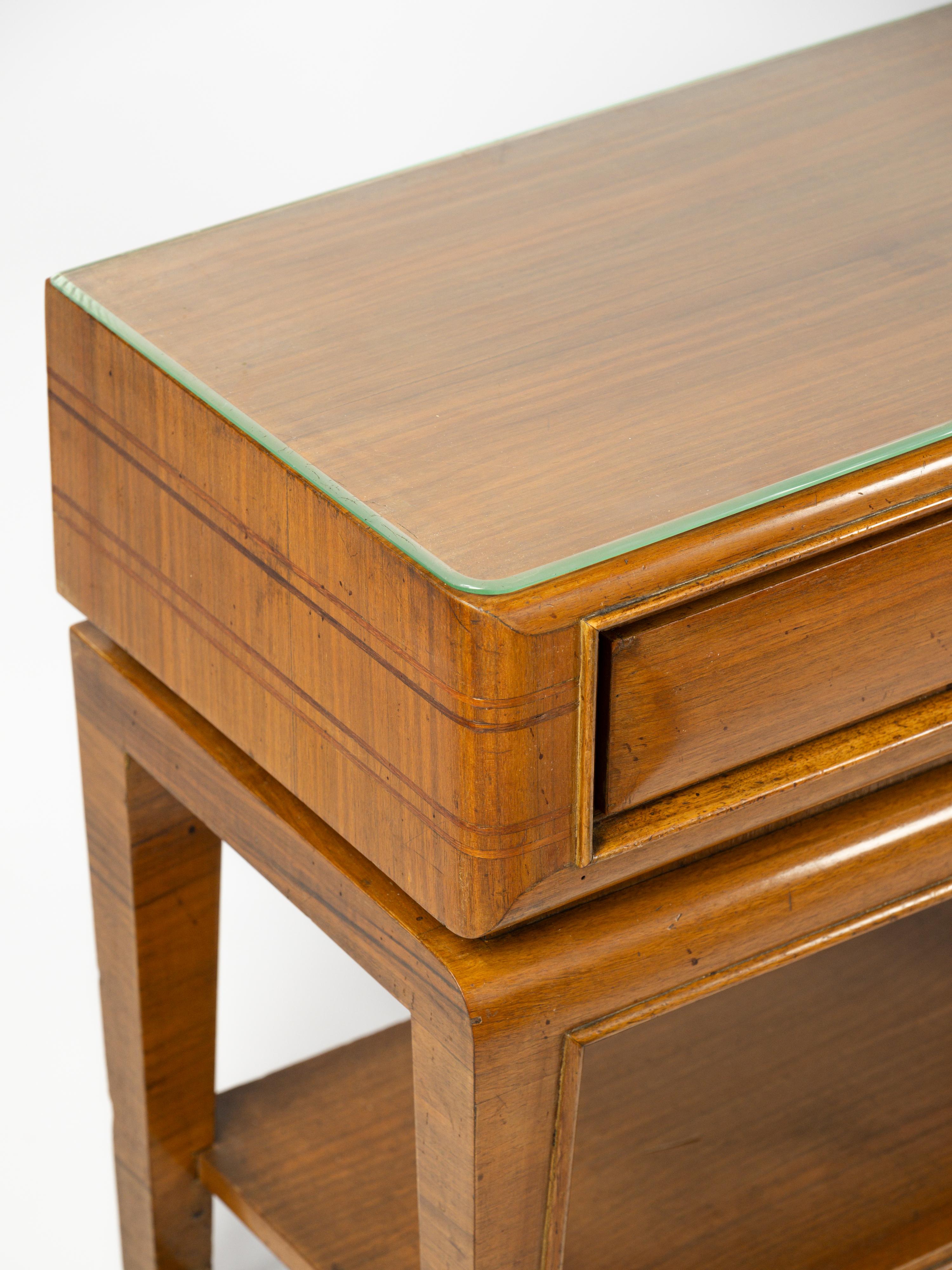 20ième siècle Paire de tables de nuit en Wood Wood attribuées à Paolo Buffa en vente