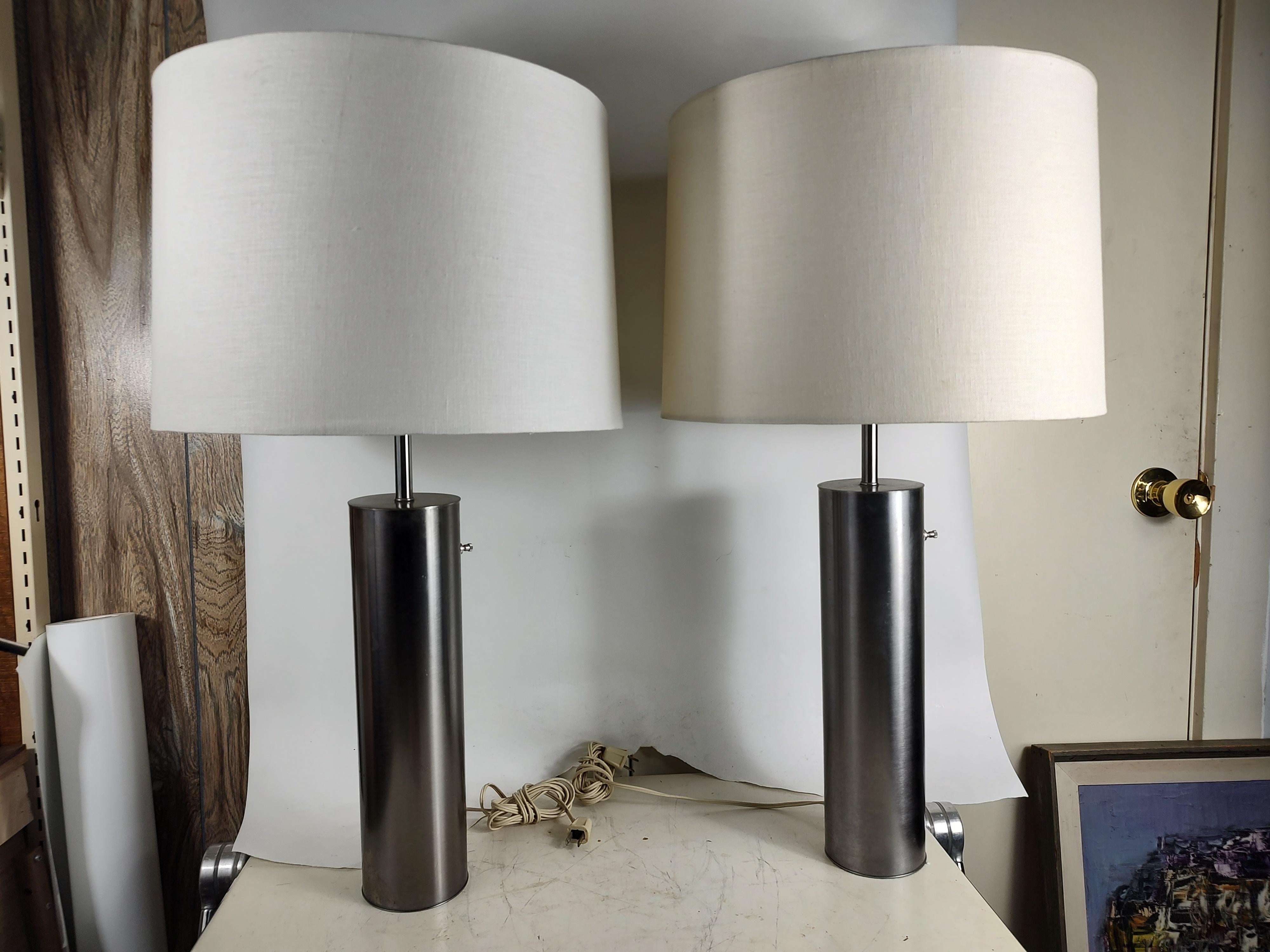 rh cylindrical column table lamp