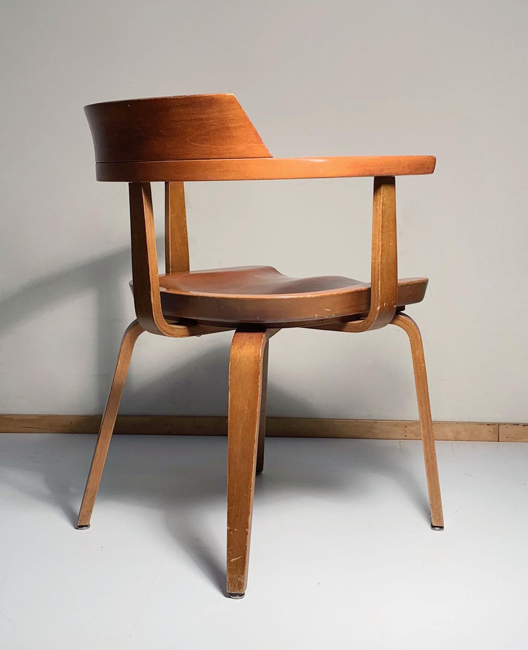 Mid-Century Modern Pair of Walter Gropius Chairs for Thonet