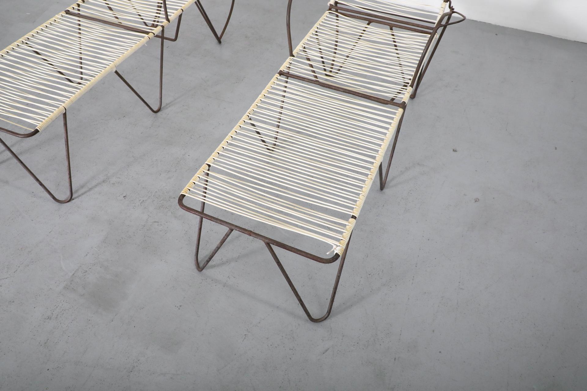 Ein Paar von Walter Lamb inspirierte Chaiselounge-Stühle für den Außenbereich am Pool im Angebot 3