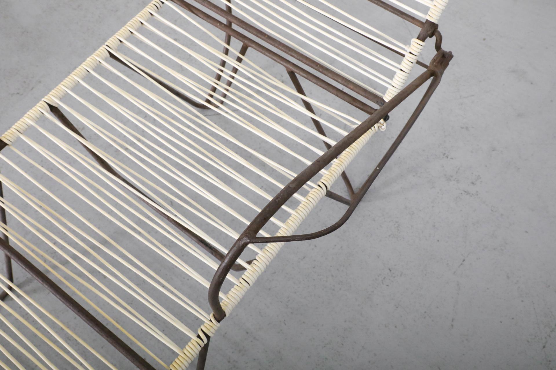 Ein Paar von Walter Lamb inspirierte Chaiselounge-Stühle für den Außenbereich am Pool im Angebot 4