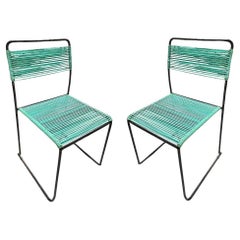 Paire de chaises d'extérieur de style Walter Lamb à cordon bleu en fer