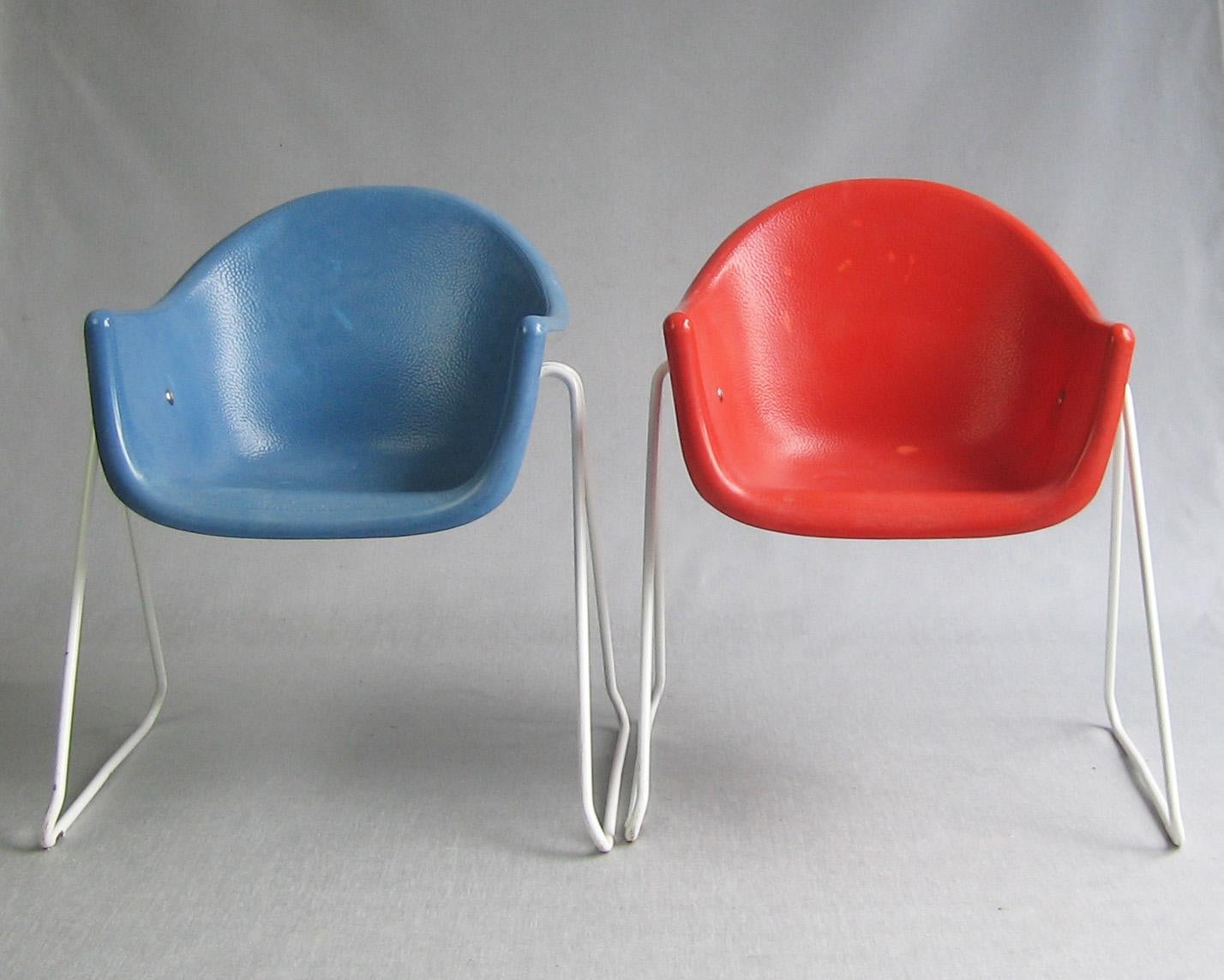 Set of 2 chairs Walter Papst kids chairs - Original manufacturer sticker underneath one chair.
Design Walter Papst, Dieter Thern, Prof. Levsen - Year 1961 - 1968 
Manufacturer Wilkhahn, Germany 

Kids shell chairs, designed by Walter Papst in 1960.