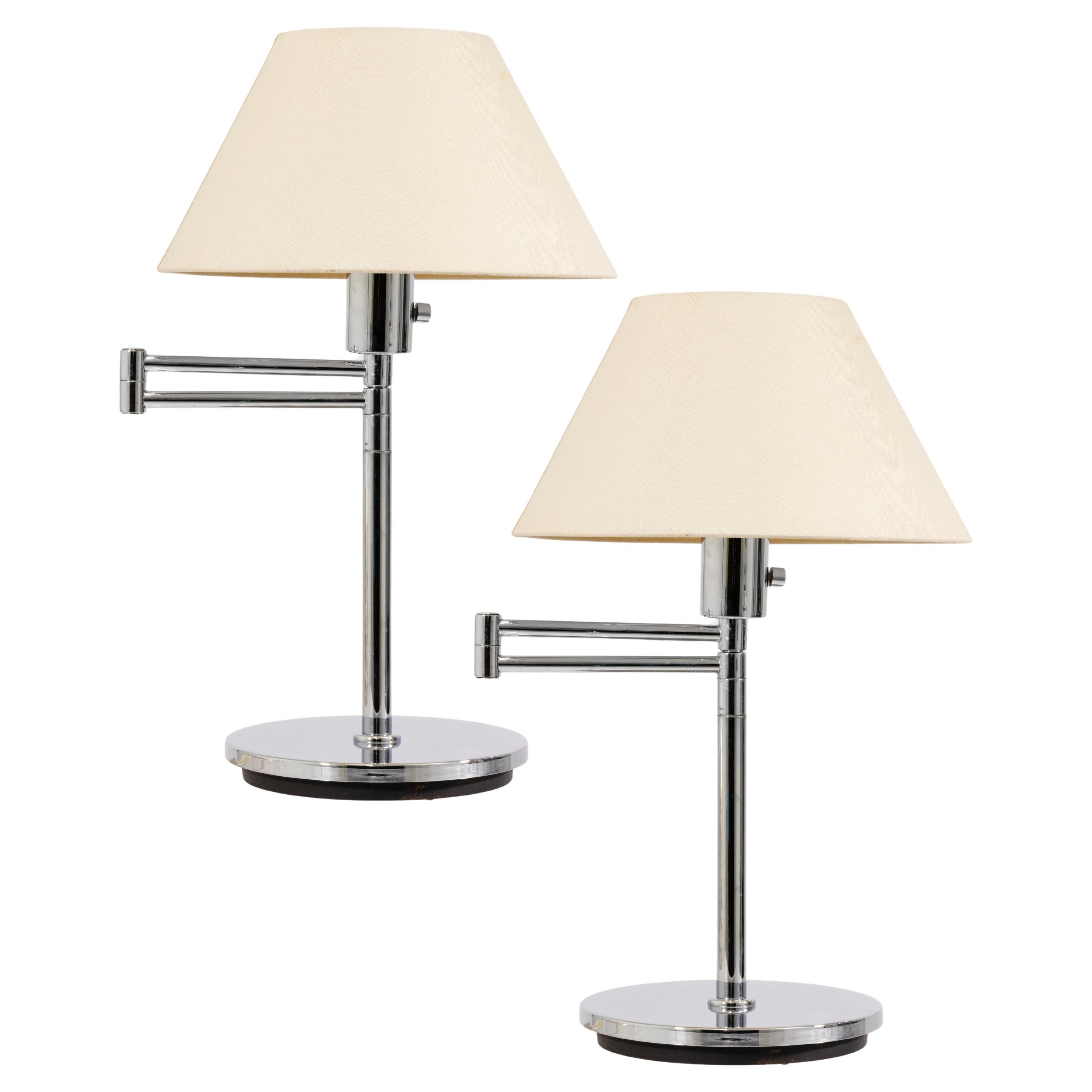 Pair Of Walter Von Nessen Chrome Swing Arm Table Lamps en venta
