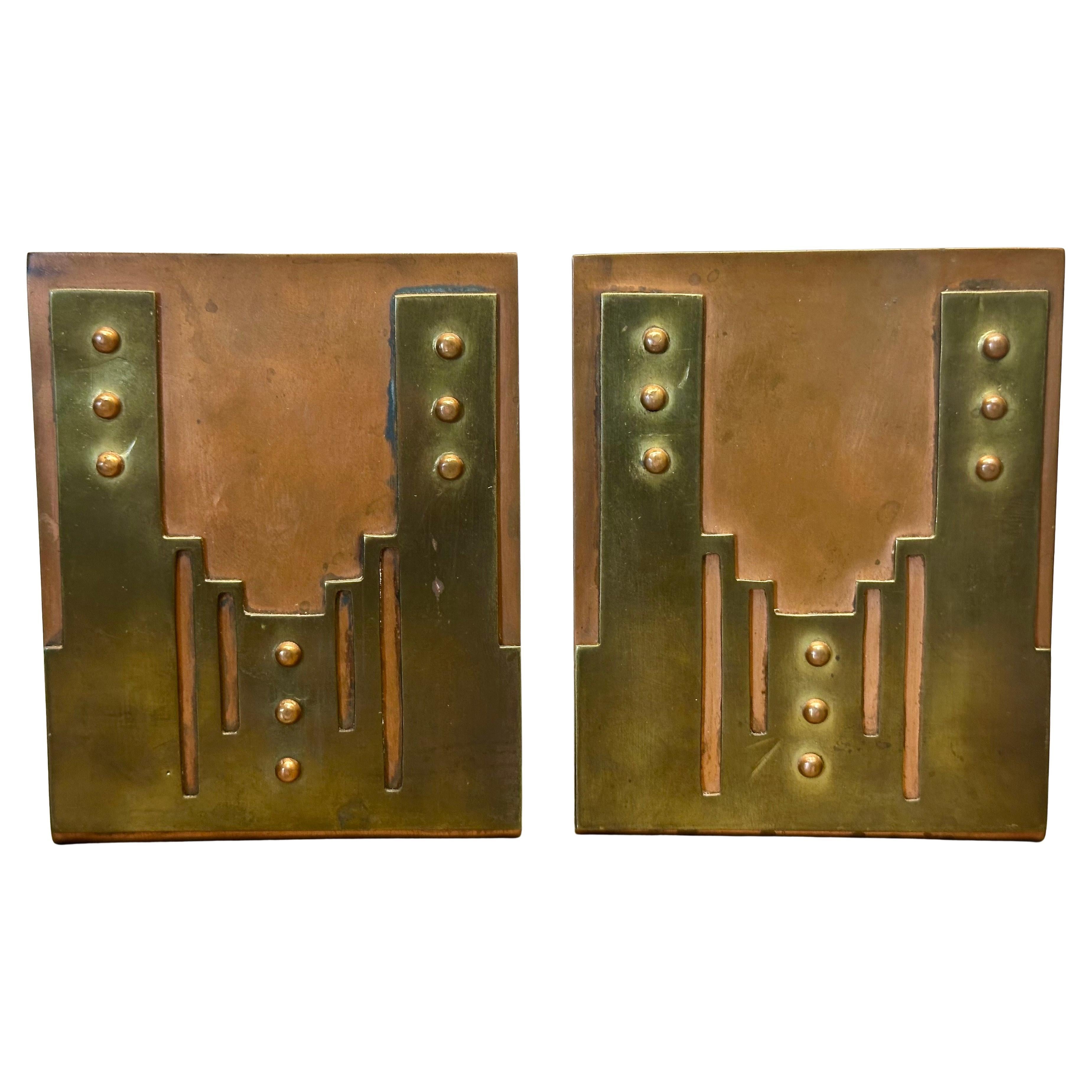 Pair of Copper Arts 
Crafts Style Bookends en venta