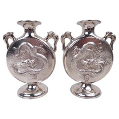 Paar Wang Hing Chinesische Export-Silber-D Drachen-Mond-Vasen aus Silber