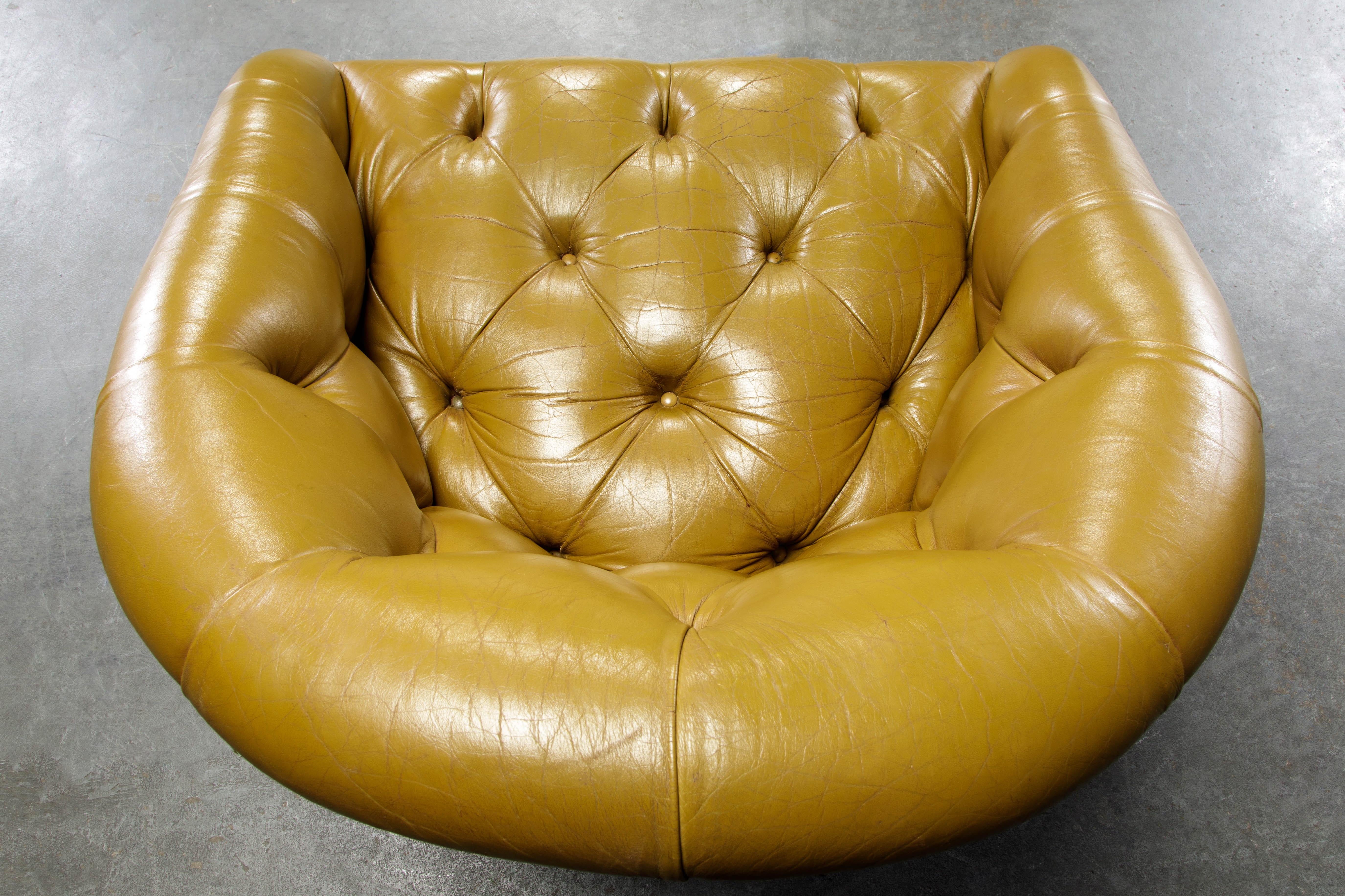 Pair of Ward Bennet for Lehigh Leopold Tufted Swivel Club Chairs, 1960s, Signed 11
