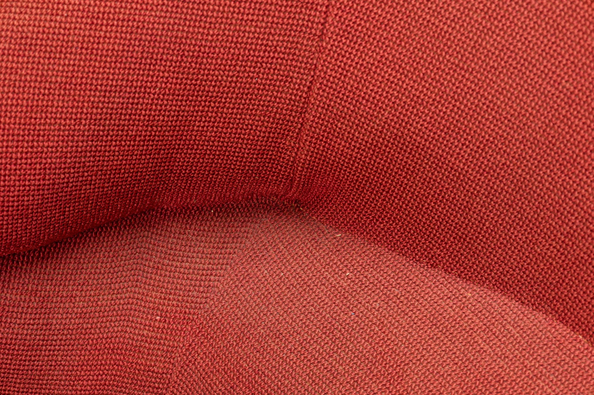 Paire de chaises longues pivotantes tapissées rouge clair Ward Bennett pour Brickel en vente 1