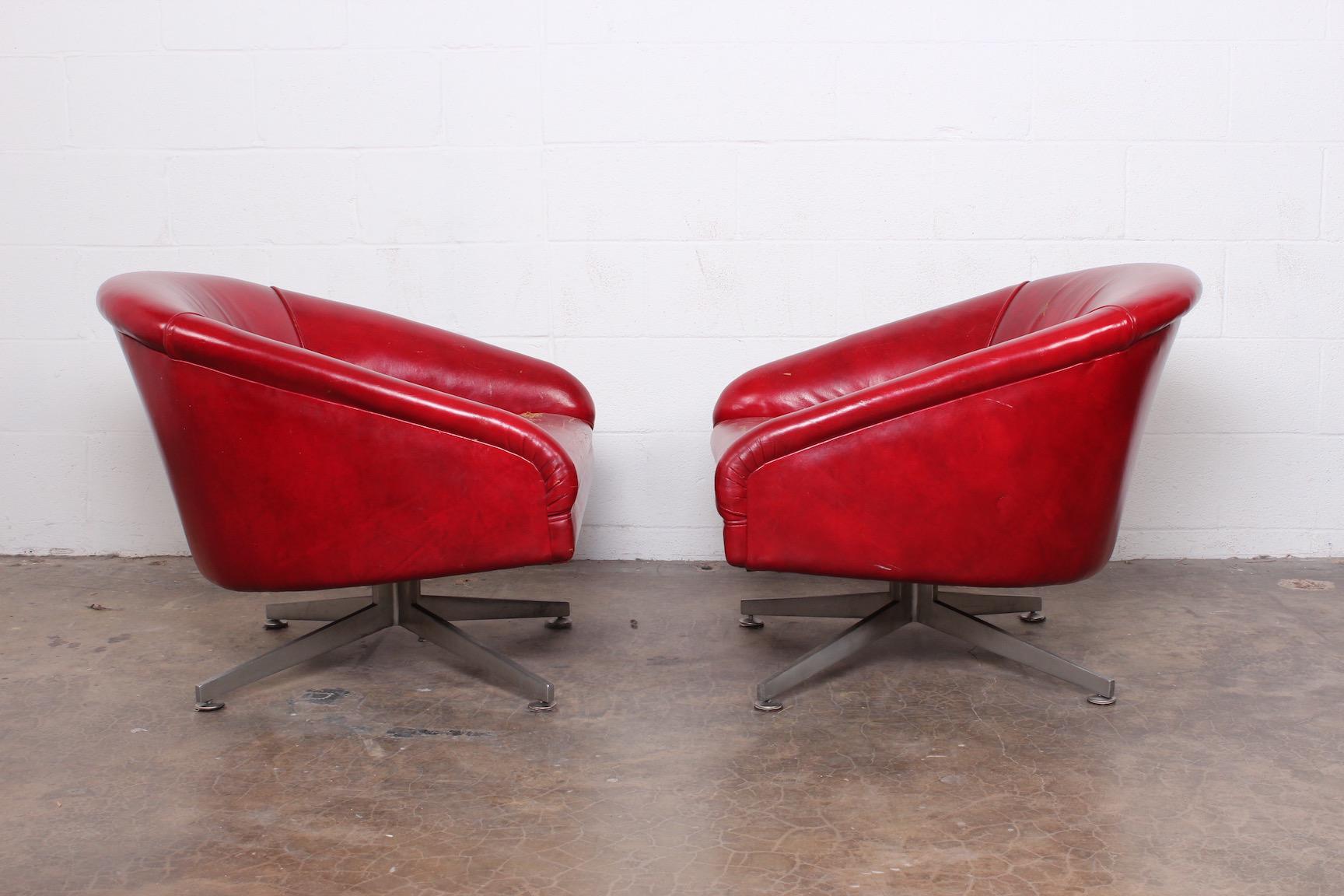 Pair of Ward Bennett Lounge Chairs 8