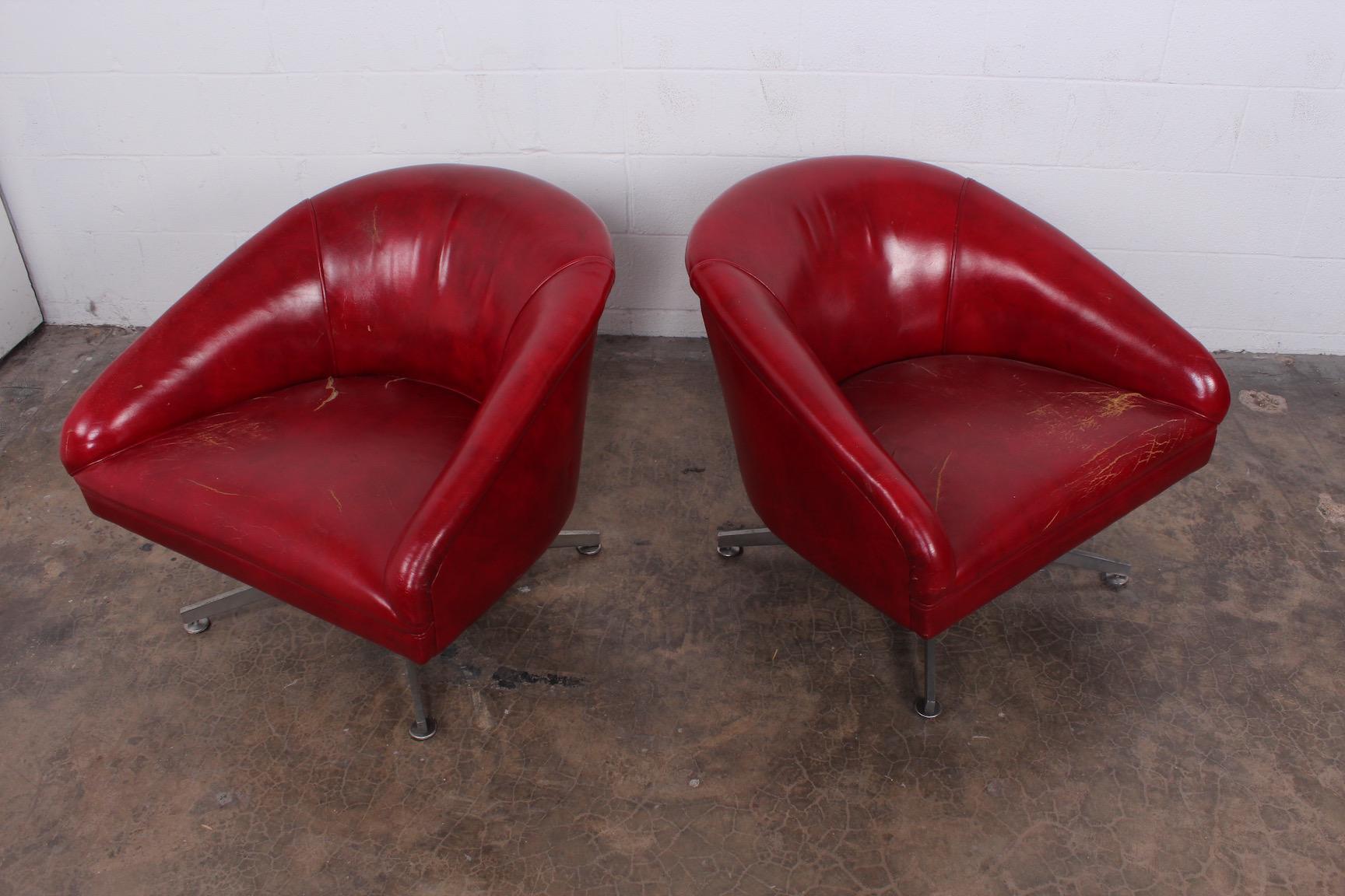 Pair of Ward Bennett Lounge Chairs 4