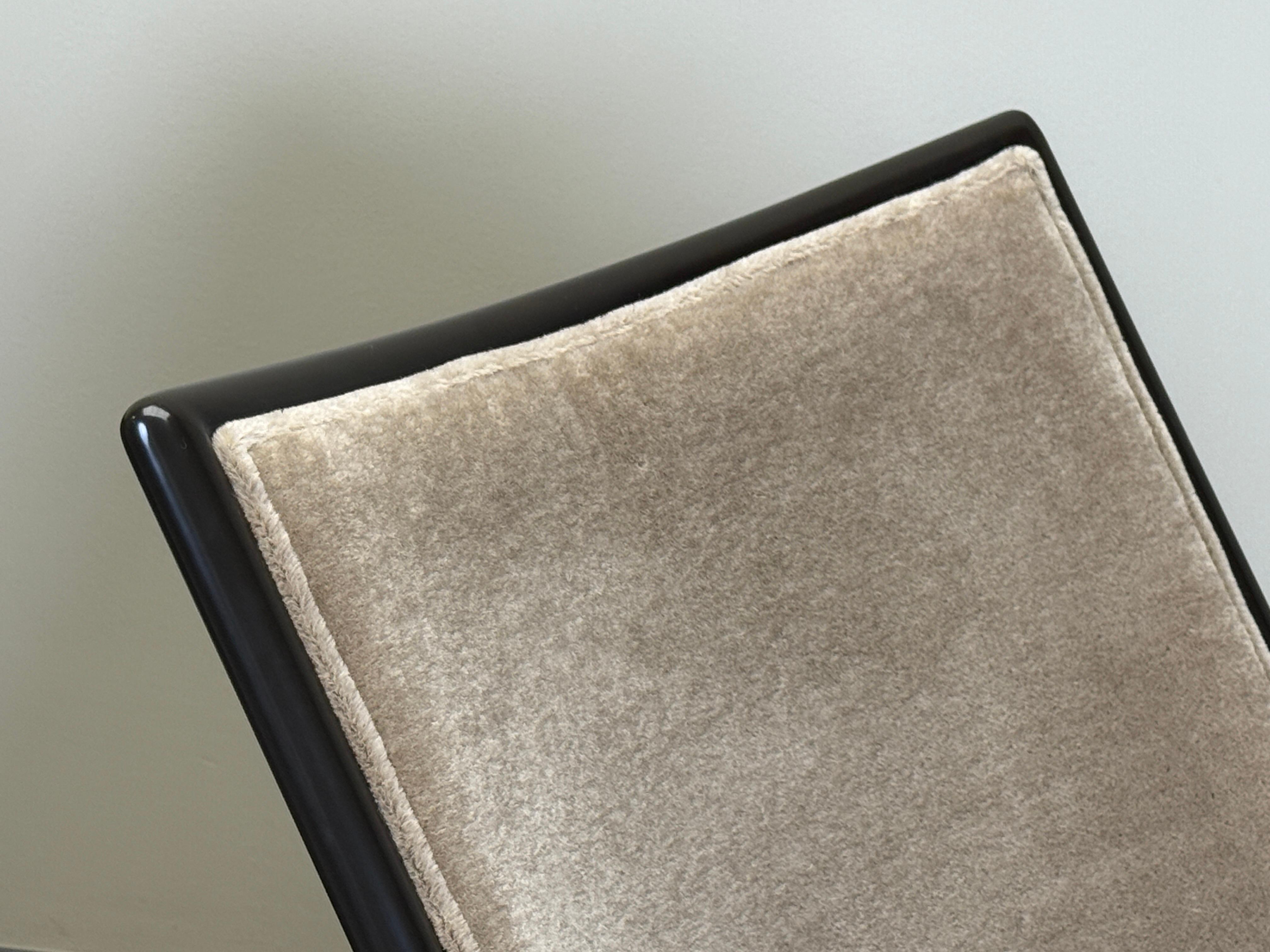 Paire de chaises ciseaux Ward Bennett en mohair en vente 9
