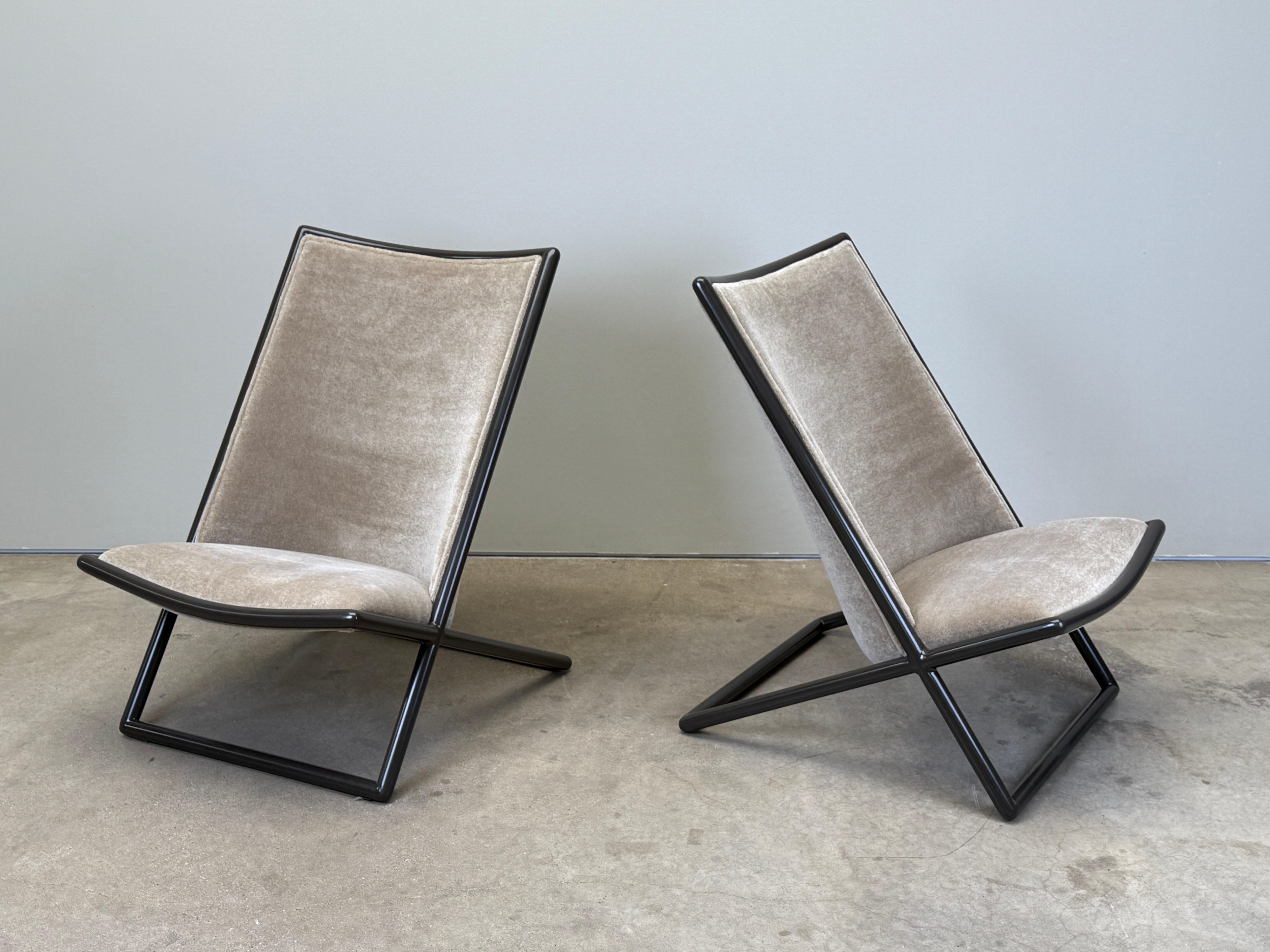 Paire de chaises ciseaux Ward Bennett en mohair Bon état - En vente à Dallas, TX