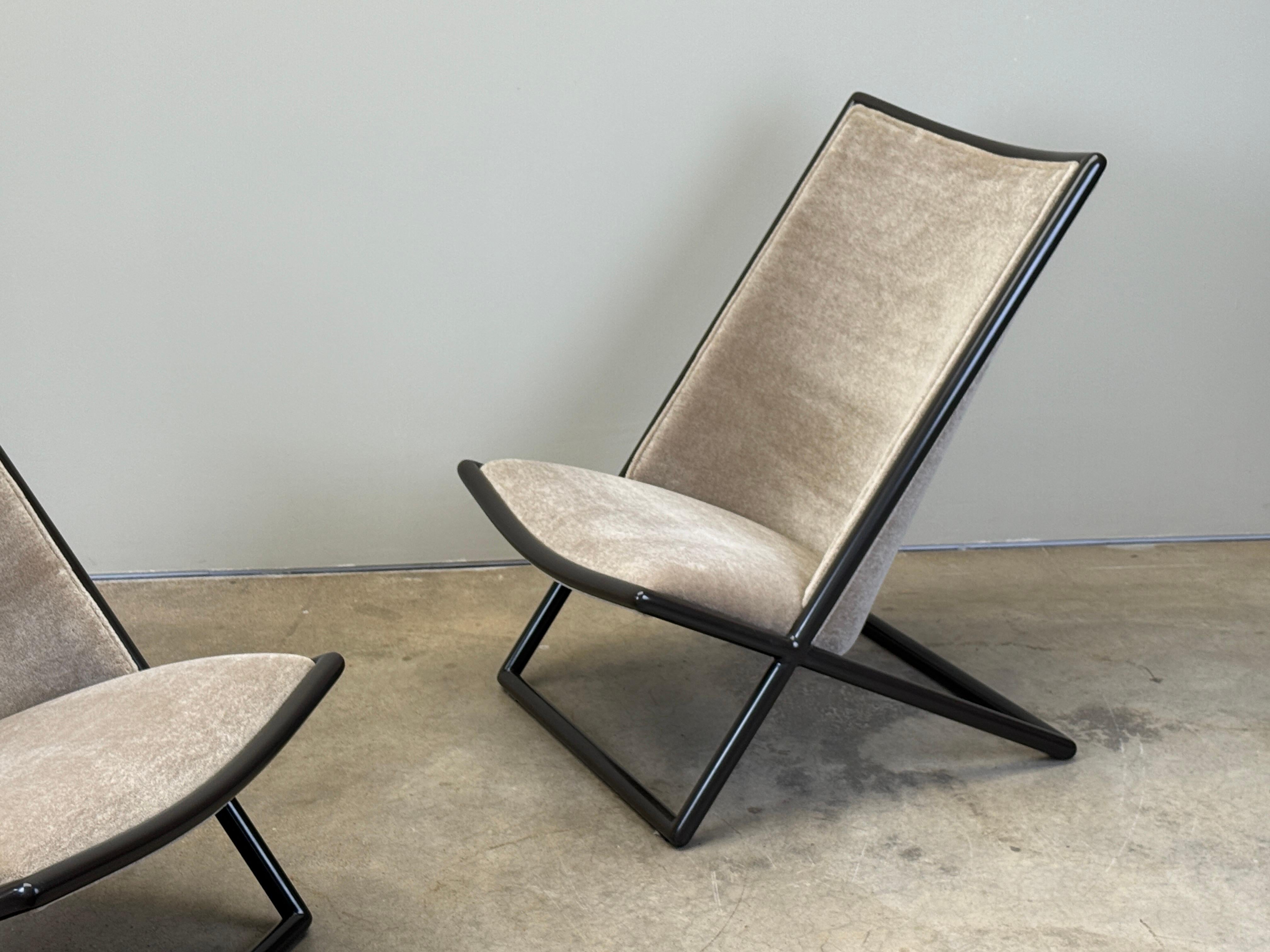 Paire de chaises ciseaux Ward Bennett en mohair en vente 1