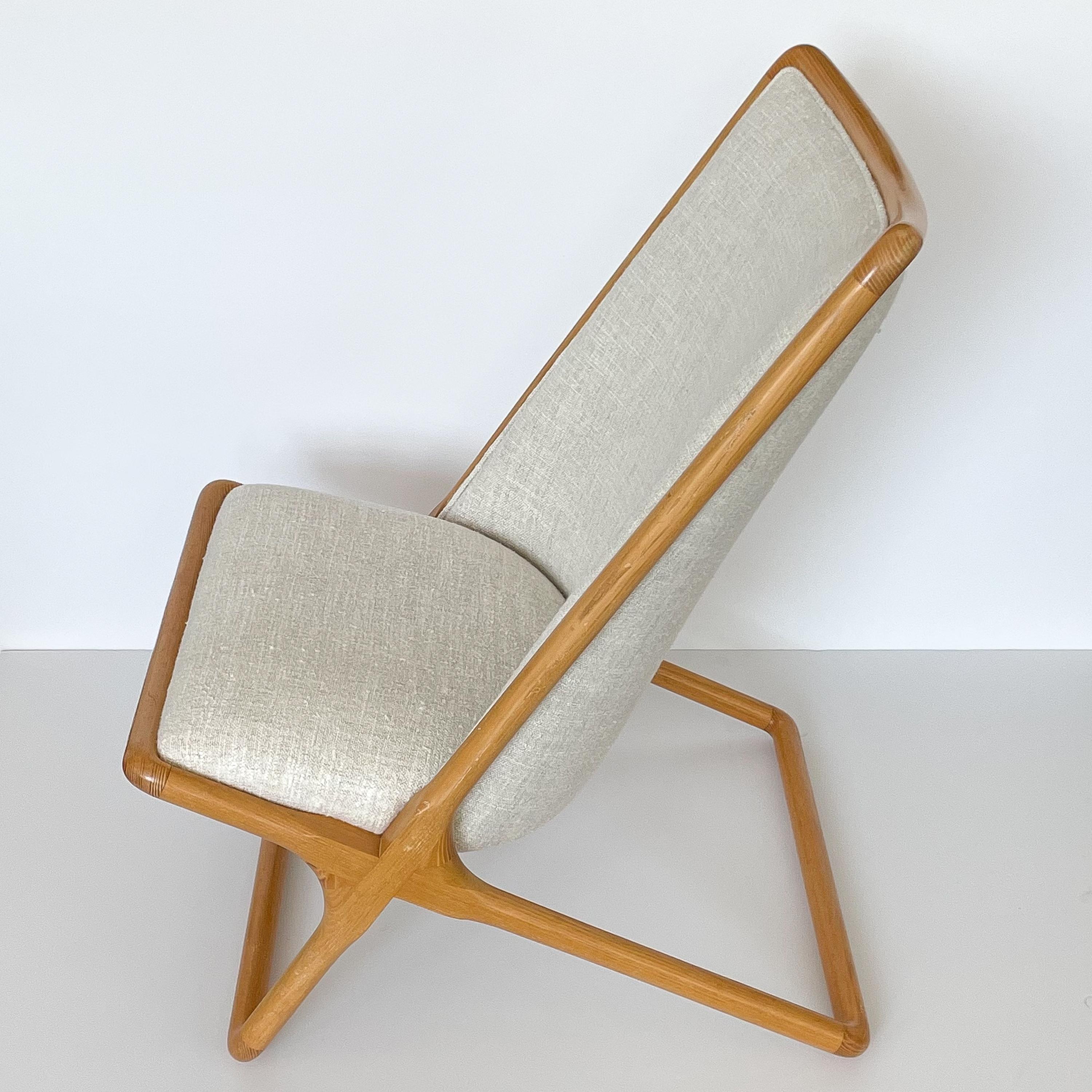 Pair of Ward Bennett Scissor Lounge Chairs in Ash 3