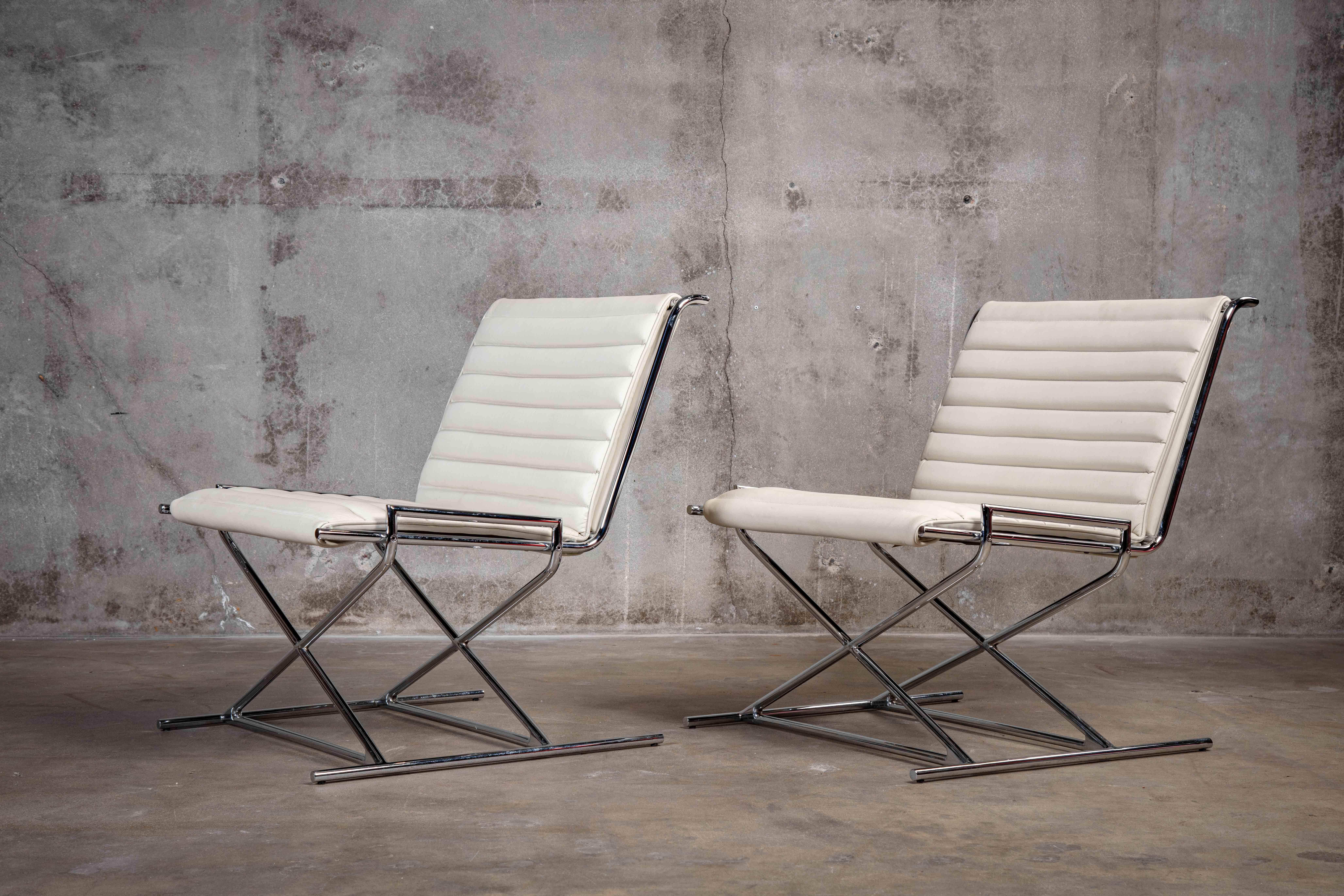 Pair of Ward Bennett (1917-2003) for Geiger sled lounge chairs in leather and steel

Measure: Seat 16 1/2