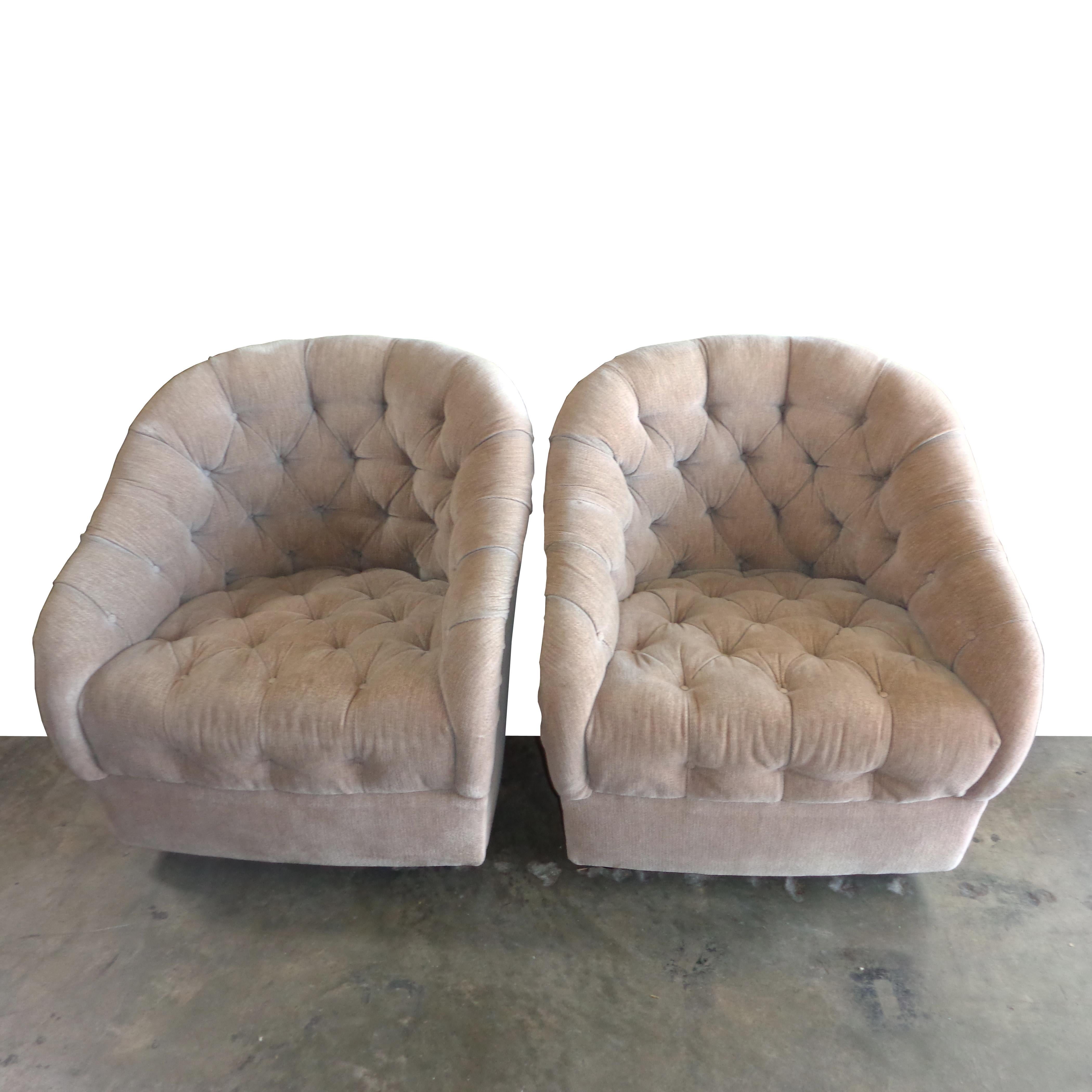 Pair of Ward Bennett tufted club chairs


Barrel back lounge chairs with deep button tufting. Extremely comfortable.
By Ward Bennett for Brickel Associates, American, circa 1970.


Measures: Height 31.5