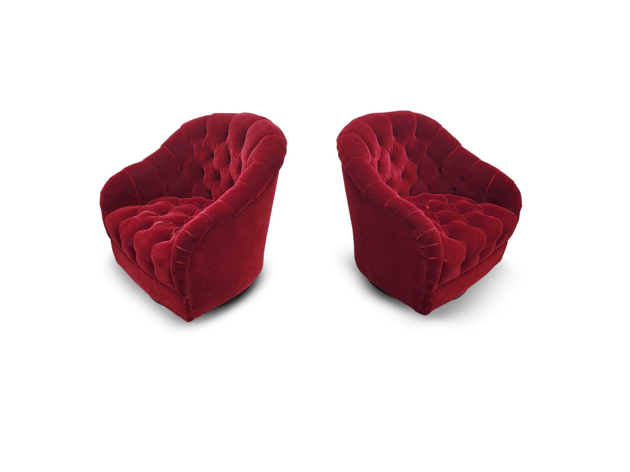 Paar Ward Bennett Tufted Swivel Lounge Chairs   (amerikanisch) im Angebot