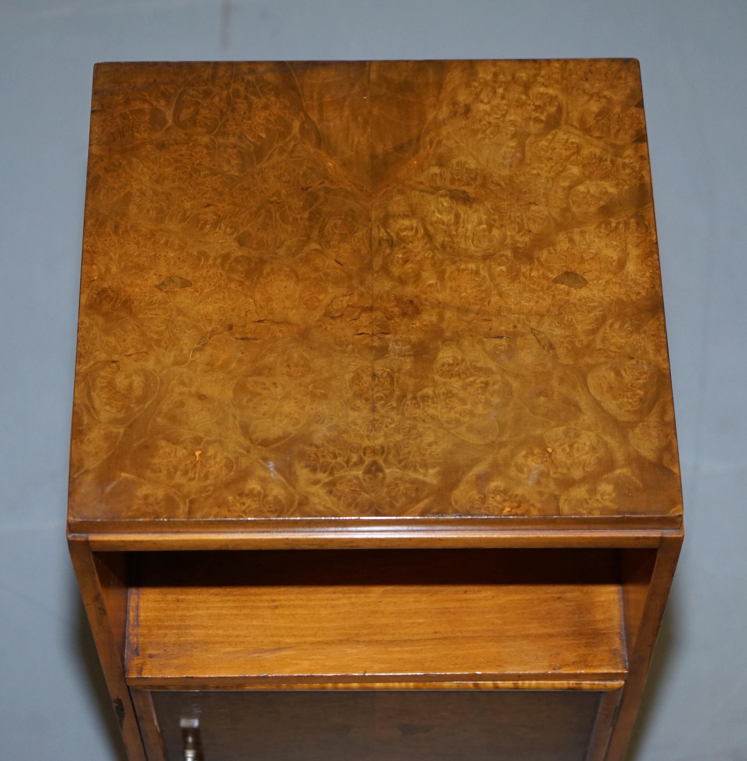 Pair of Waring & Gillow 1932 Burr Walnut Bedside Cupboards or Lamp Wine Tables For Sale 11