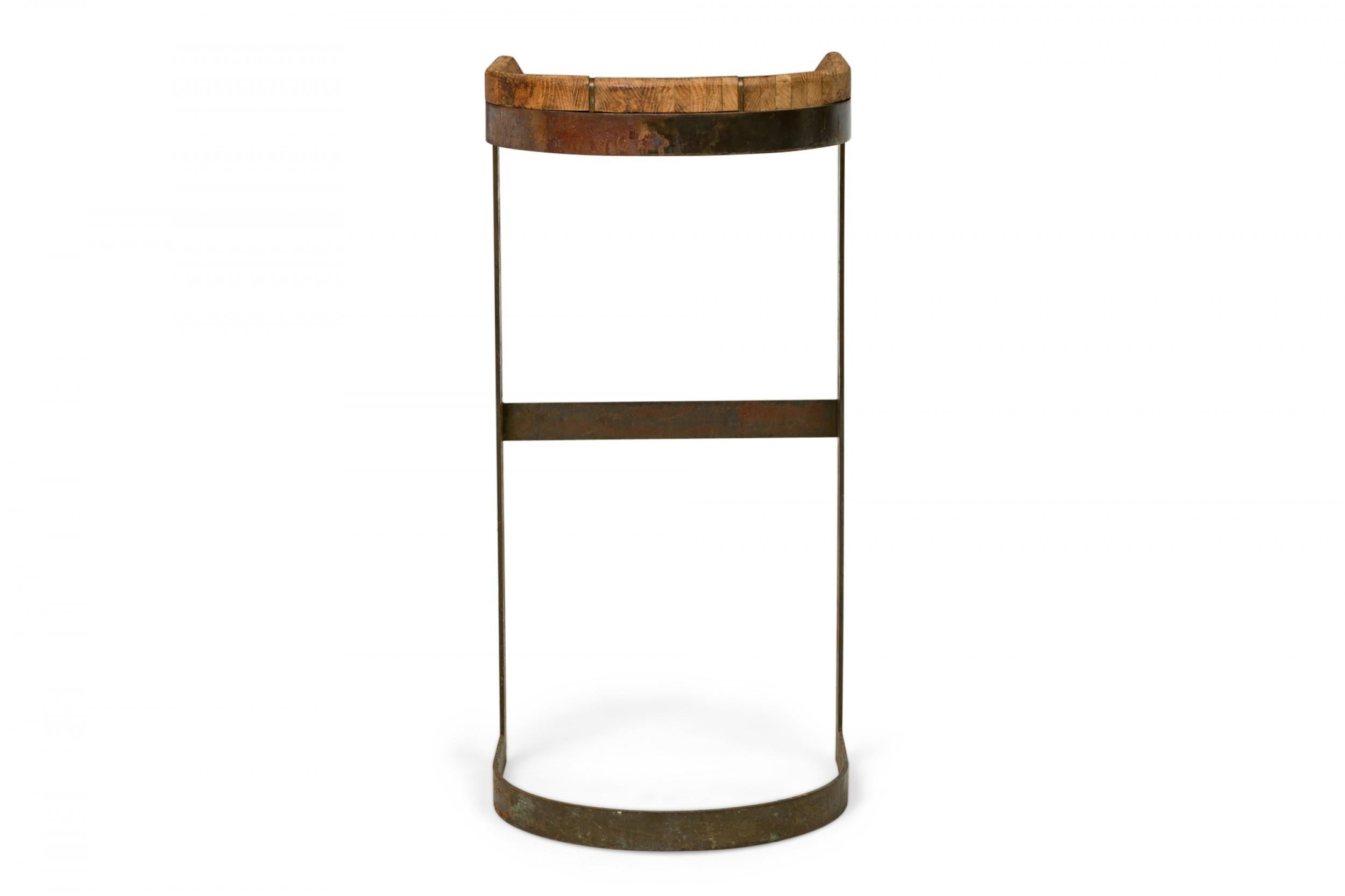 Paar Warren Bacon Messing & Holz Hufeisen Cantilever Barhocker im Zustand „Gut“ im Angebot in Queens, NY