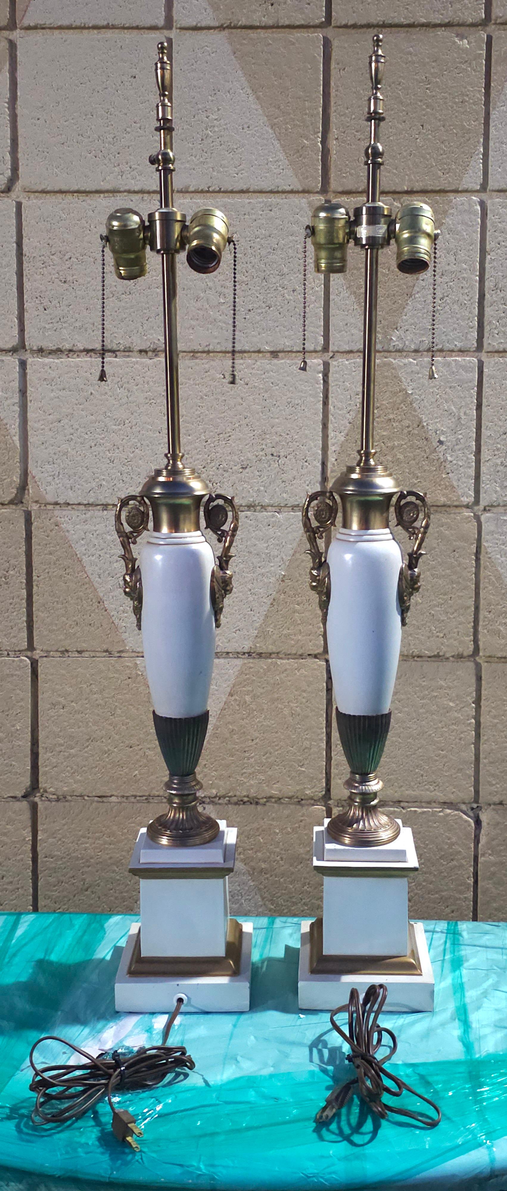 Mid-Century Modern Pair of Warren Kessler Large Columnar Trophy Table Lamps For Sale