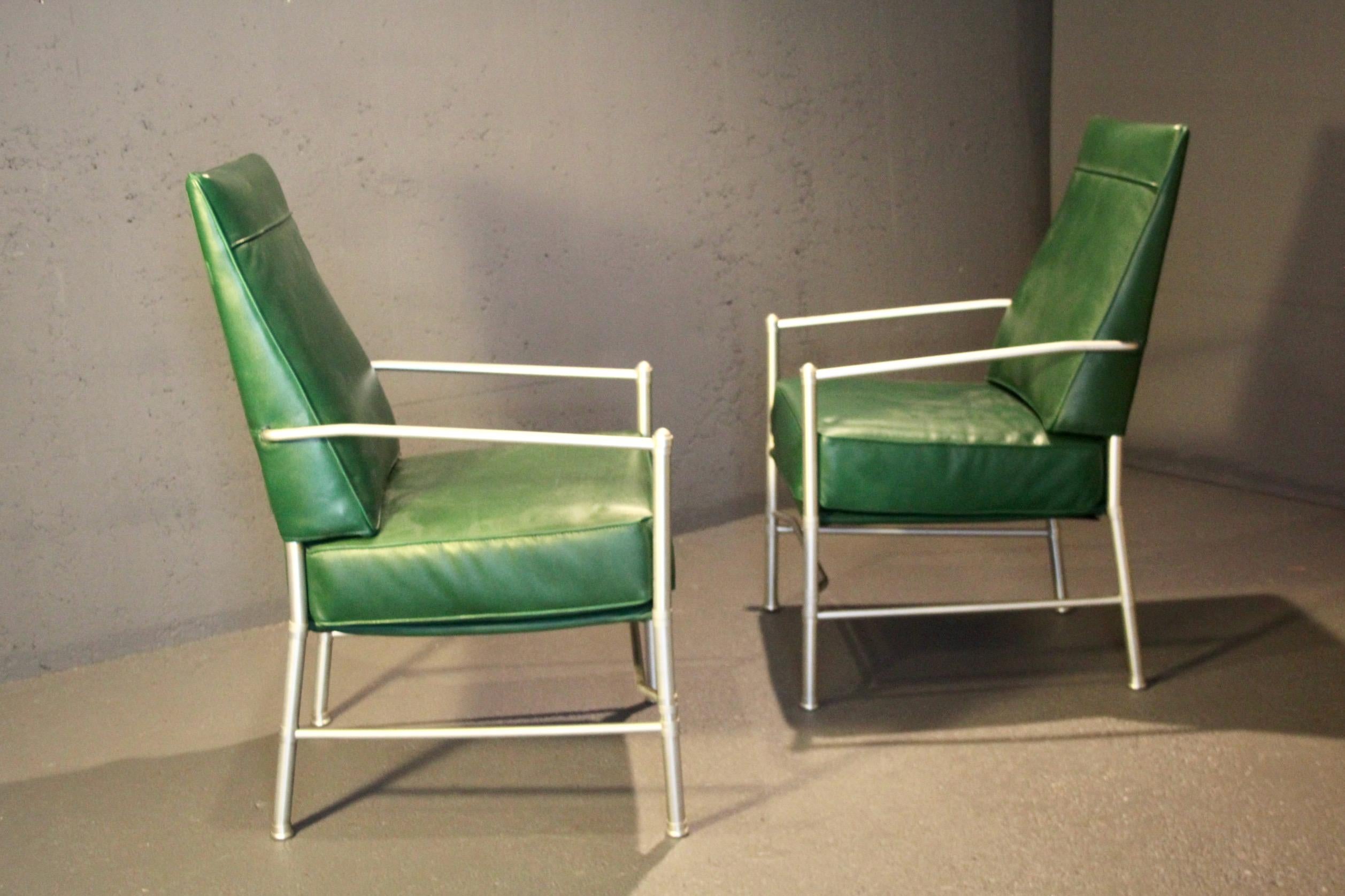 XXIe siècle et contemporain Paire de fauteuils en cuir vert et aluminium Greene & Greene en vente