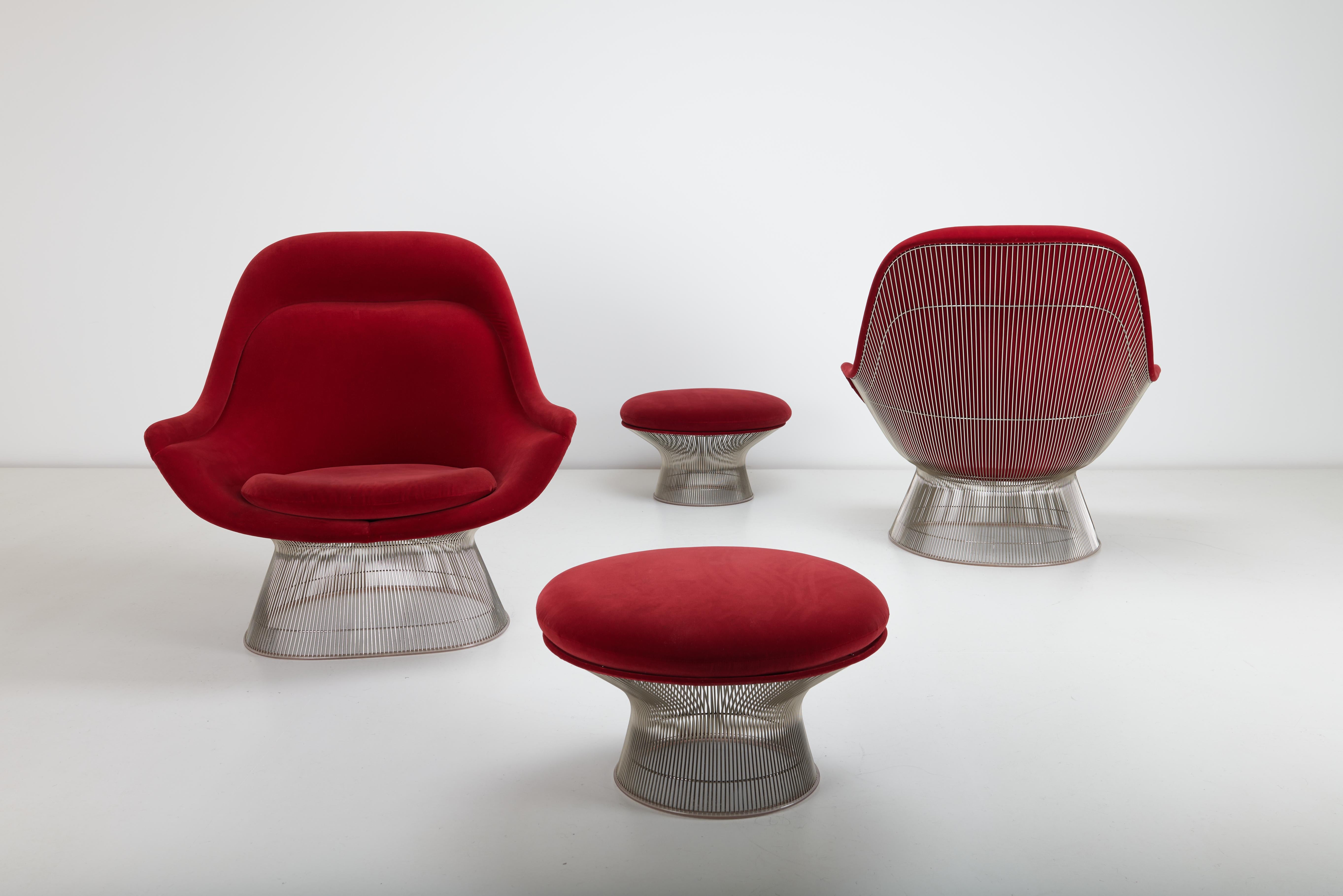 We have for sale a pair of Warren Platner Easy chairs for Knoll. These are modern examples and date from the mid 2010s. There are no date labels on the chairs but we have been told they are 8-9 years old. This feels correct as they have the correct