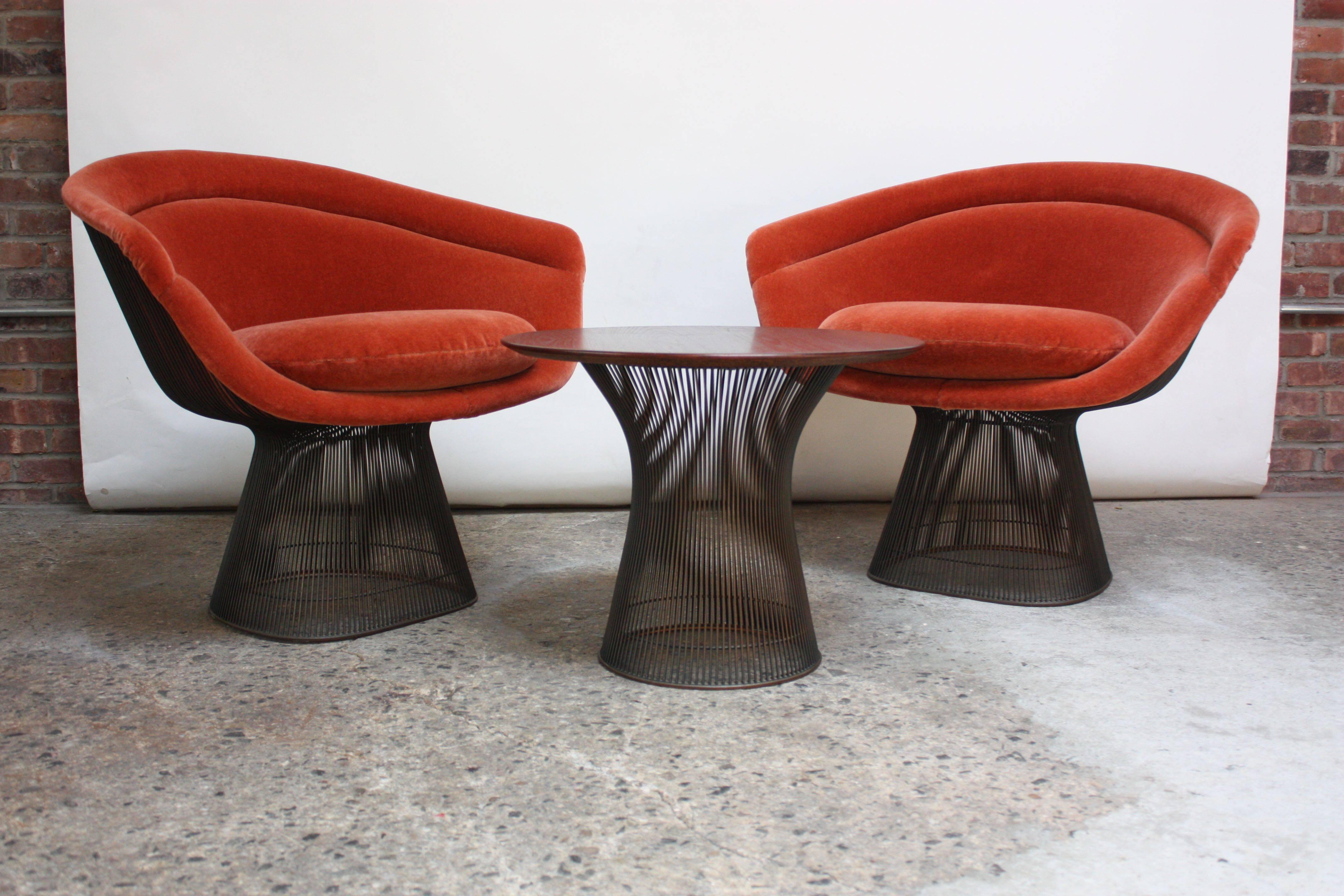 American Pair of Warren Platner for Knoll Bronze and Mohair Lounge Chairs with Side Table