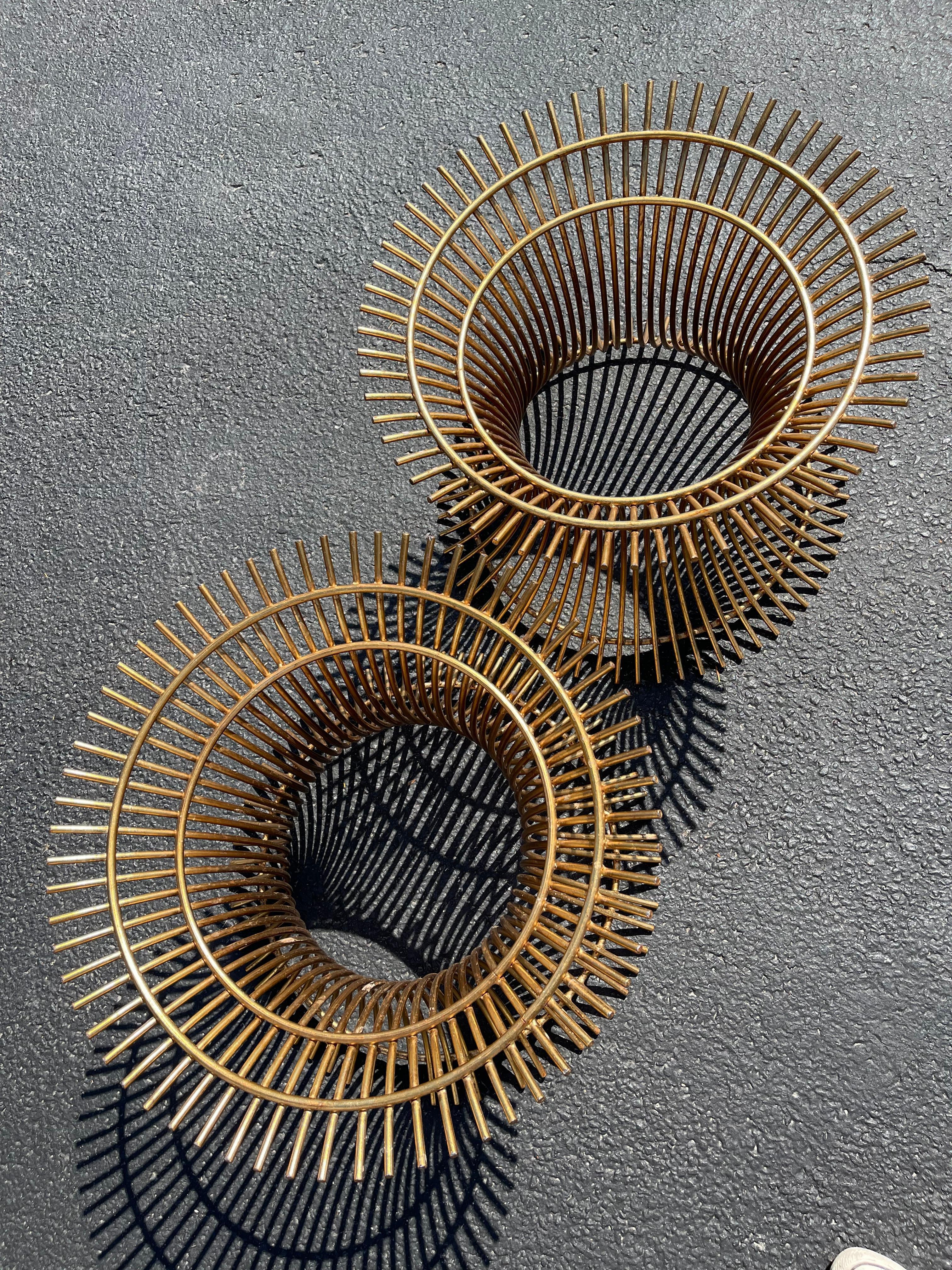 Ein Paar Beistelltische aus vergoldetem Stahl im Warren Platner-Stil im Angebot 5