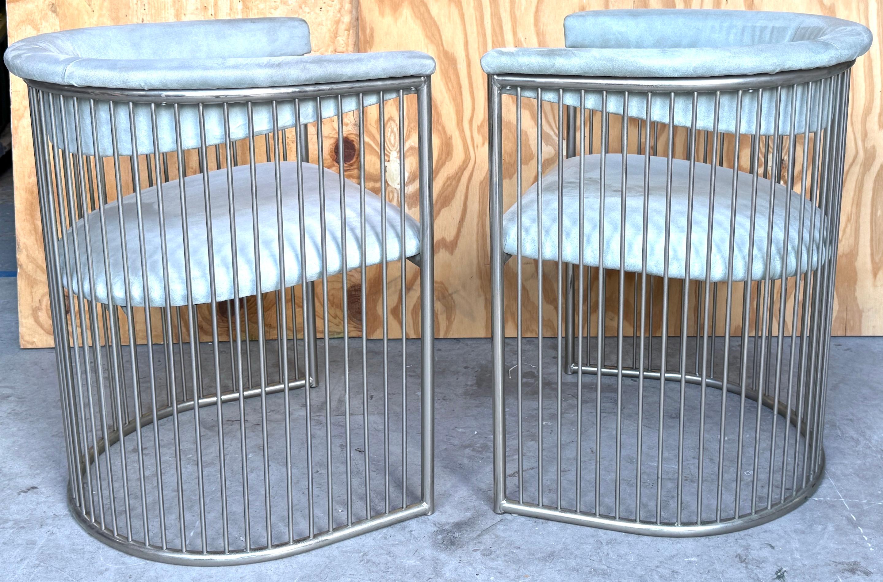 Coppia di sedie con schienale a botte in acciaio in stile Warren Platner, circa anni '80 - Sedute moderne d'epoca pronte per il rivestimento

Una coppia di iconiche sedie con schienale a botte in acciaio in stile Warren Platner, realizzate negli