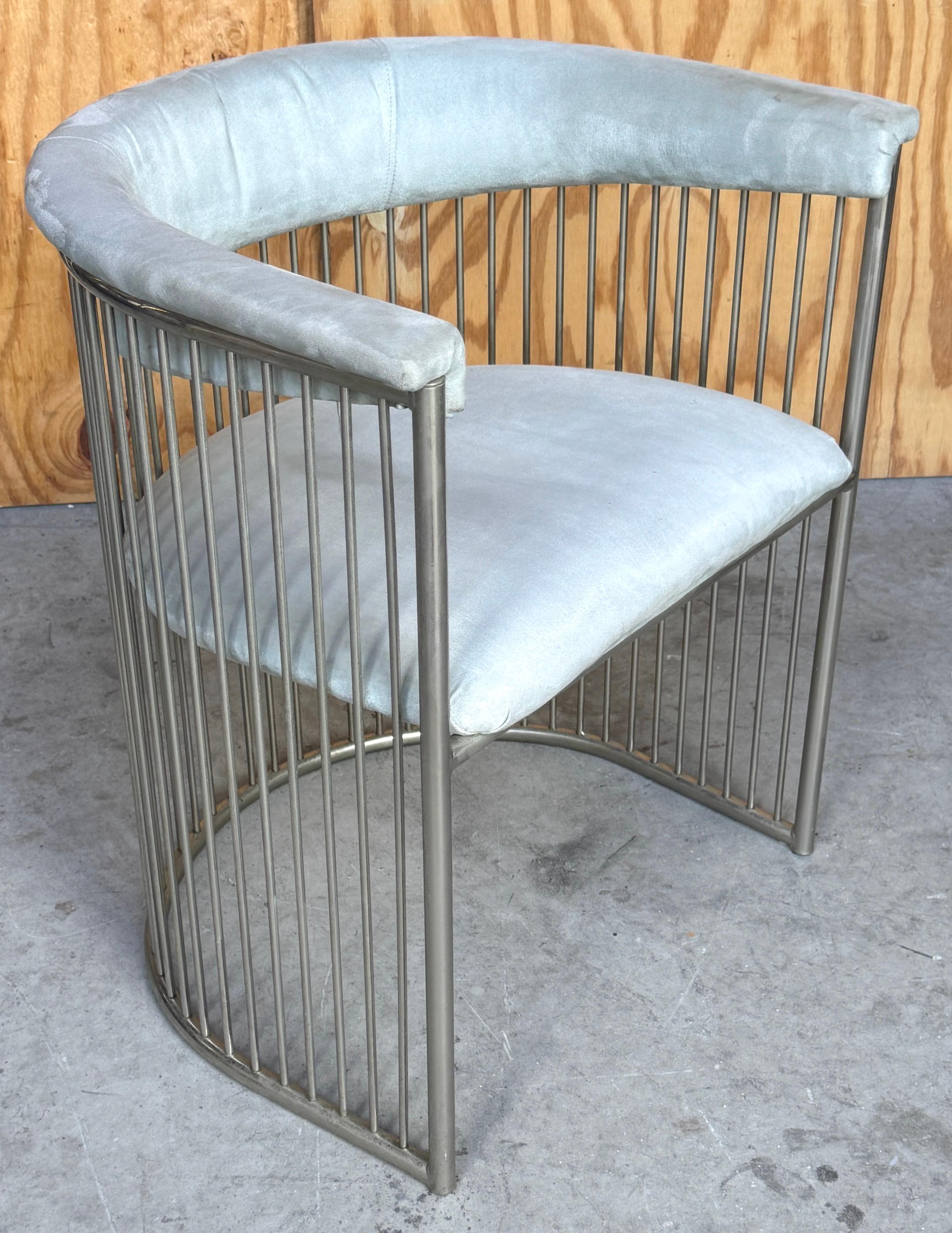Americano Coppia di sedie con schienale a botte in acciaio in stile Warren Platner, C.C. anni '80 in vendita