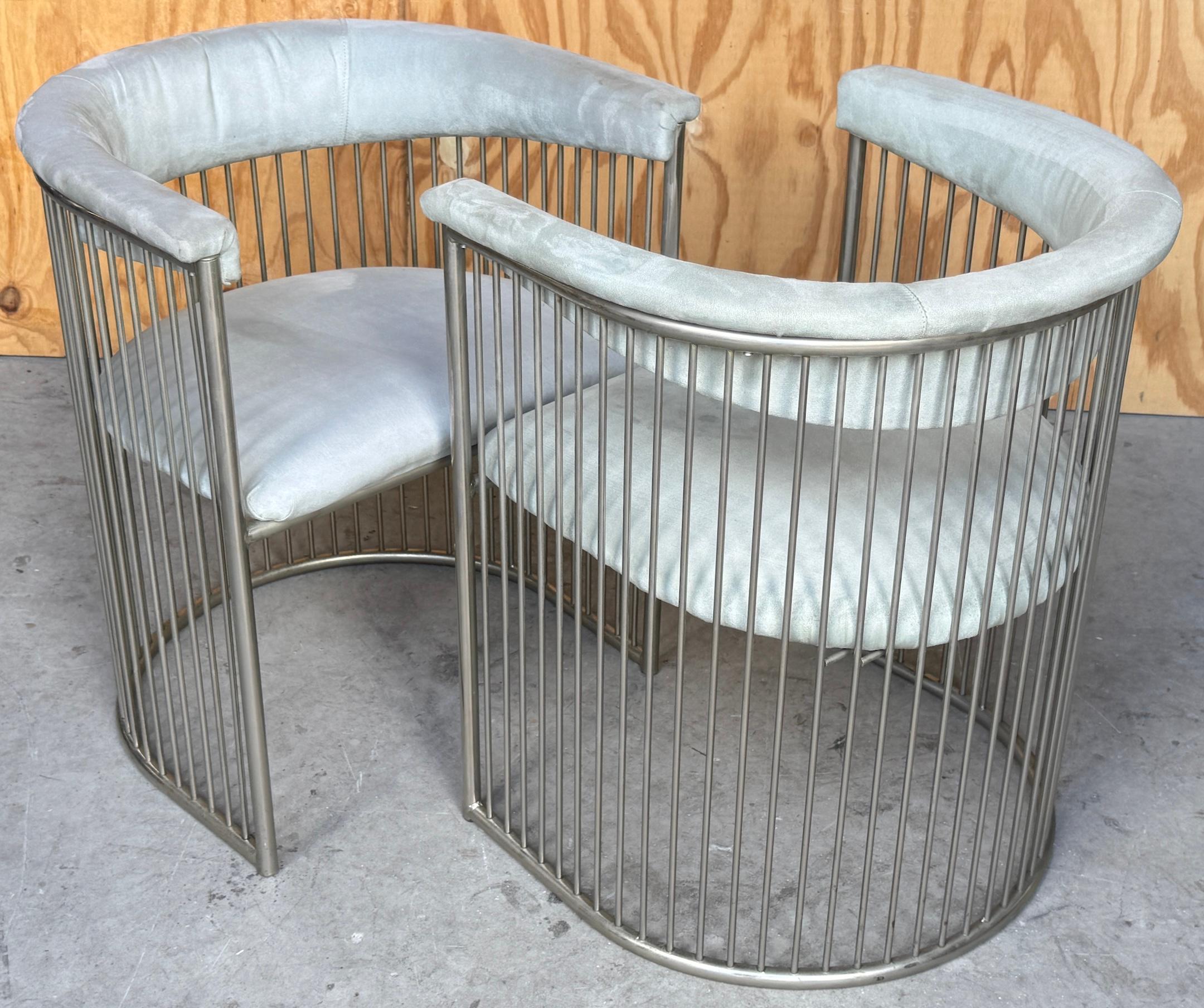 Coppia di sedie con schienale a botte in acciaio in stile Warren Platner, C.C. anni '80 In condizioni buone in vendita a West Palm Beach, FL