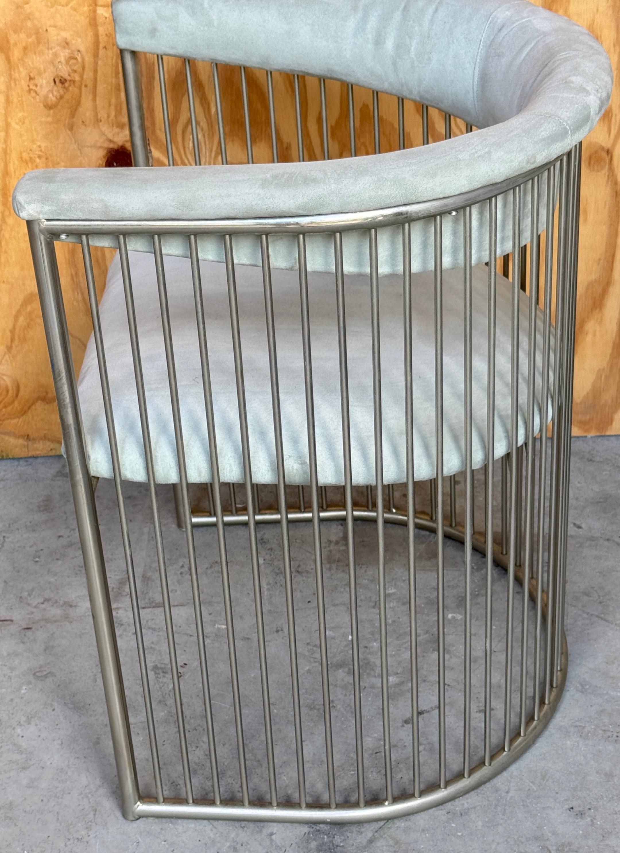 Acciaio Coppia di sedie con schienale a botte in acciaio in stile Warren Platner, C.C. anni '80 in vendita