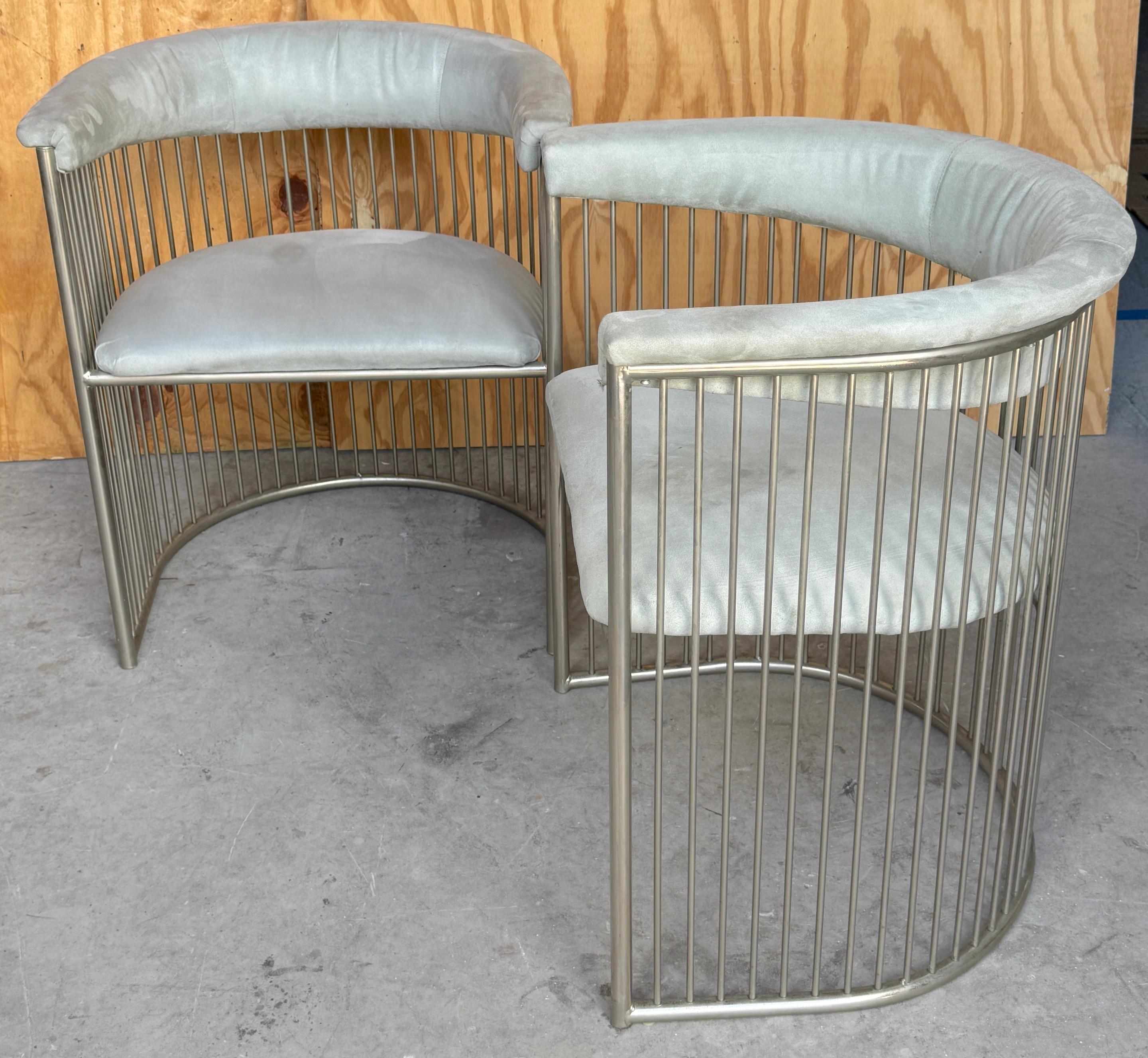 Coppia di sedie con schienale a botte in acciaio in stile Warren Platner, C.C. anni '80 in vendita 2