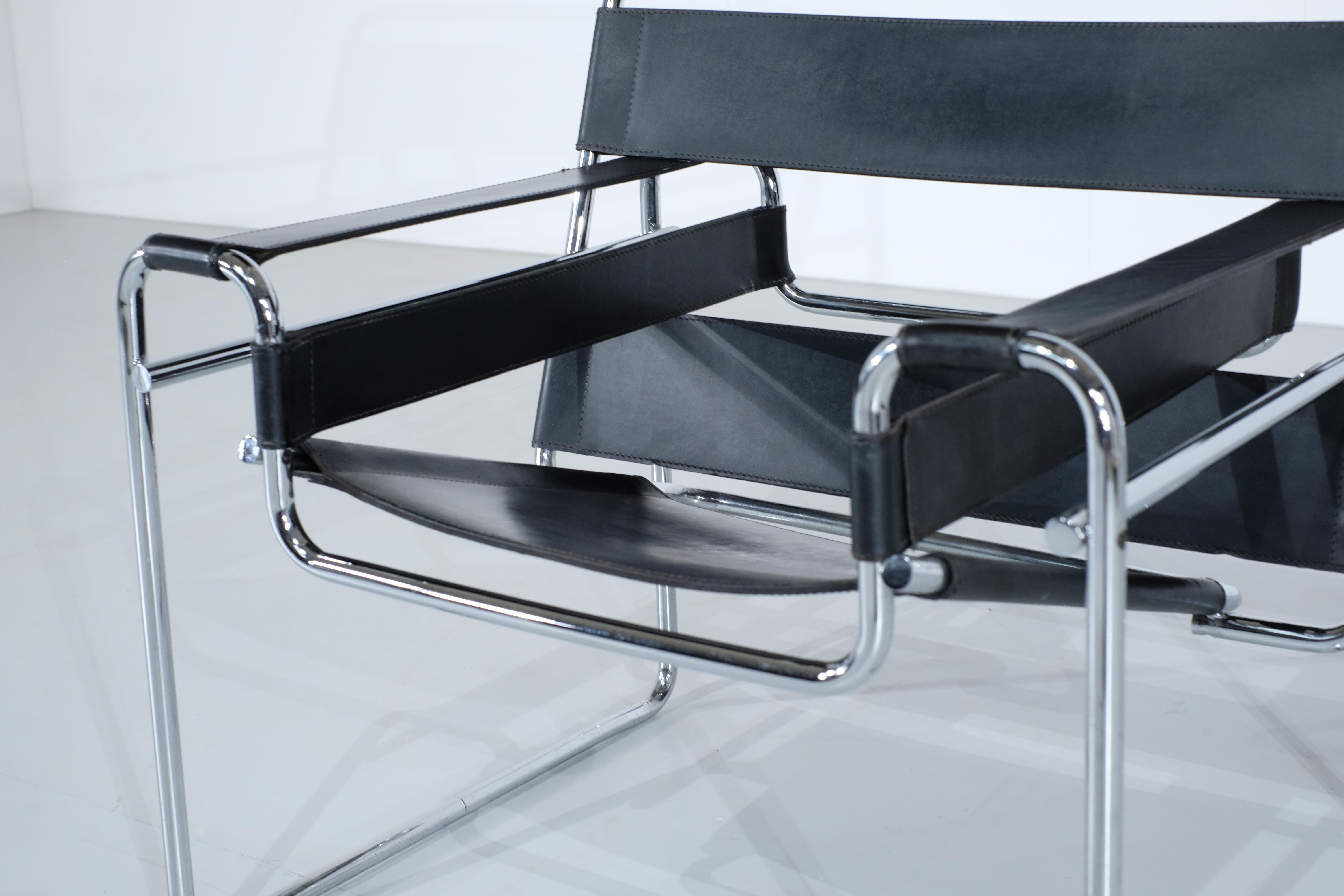 Paire de fauteuils Wassily par Marcel Breuer pour Knoll International - années 1990 en vente 4