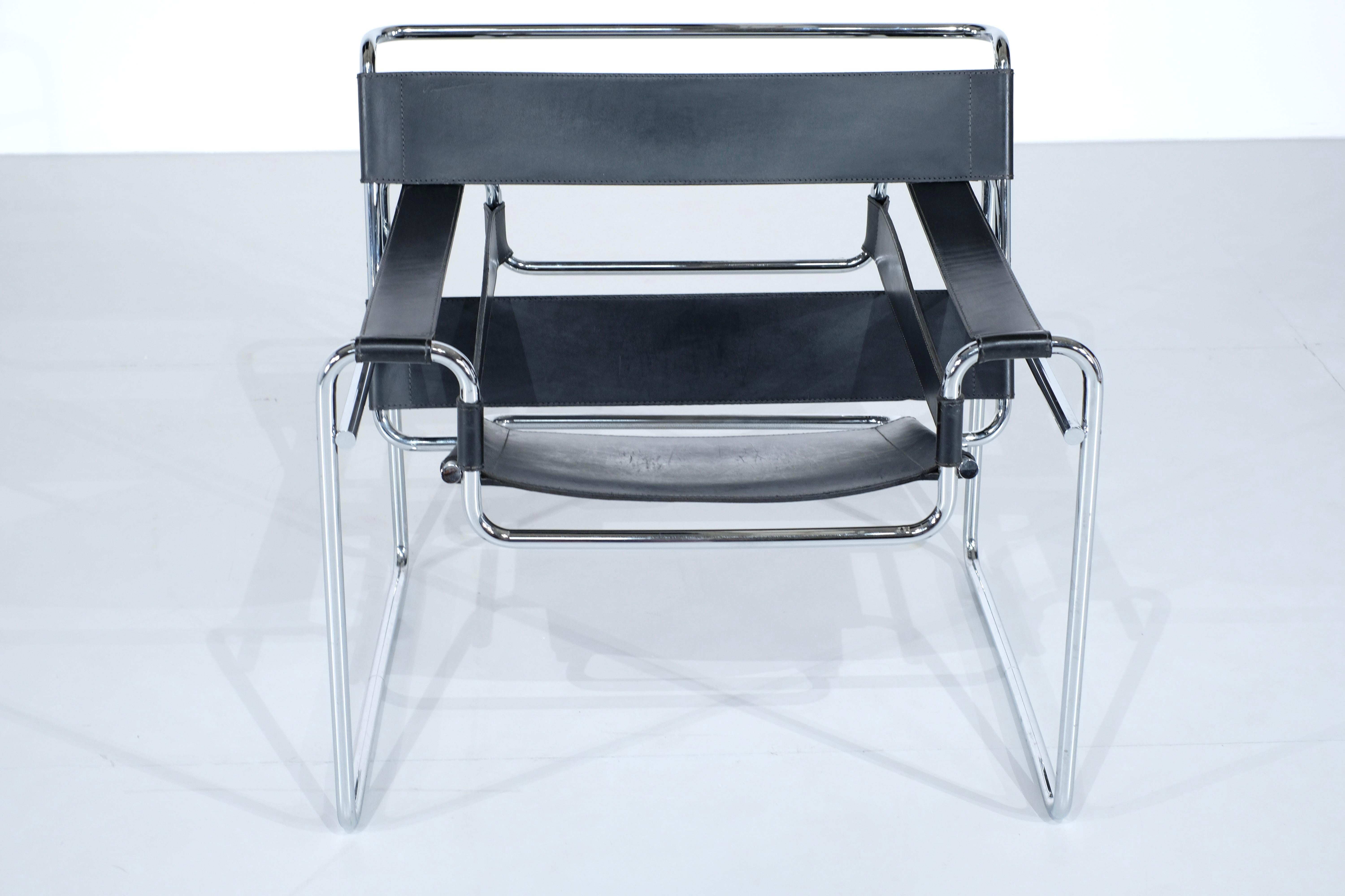 Paire de fauteuils Wassily par Marcel Breuer pour Knoll International - années 1990 en vente 5