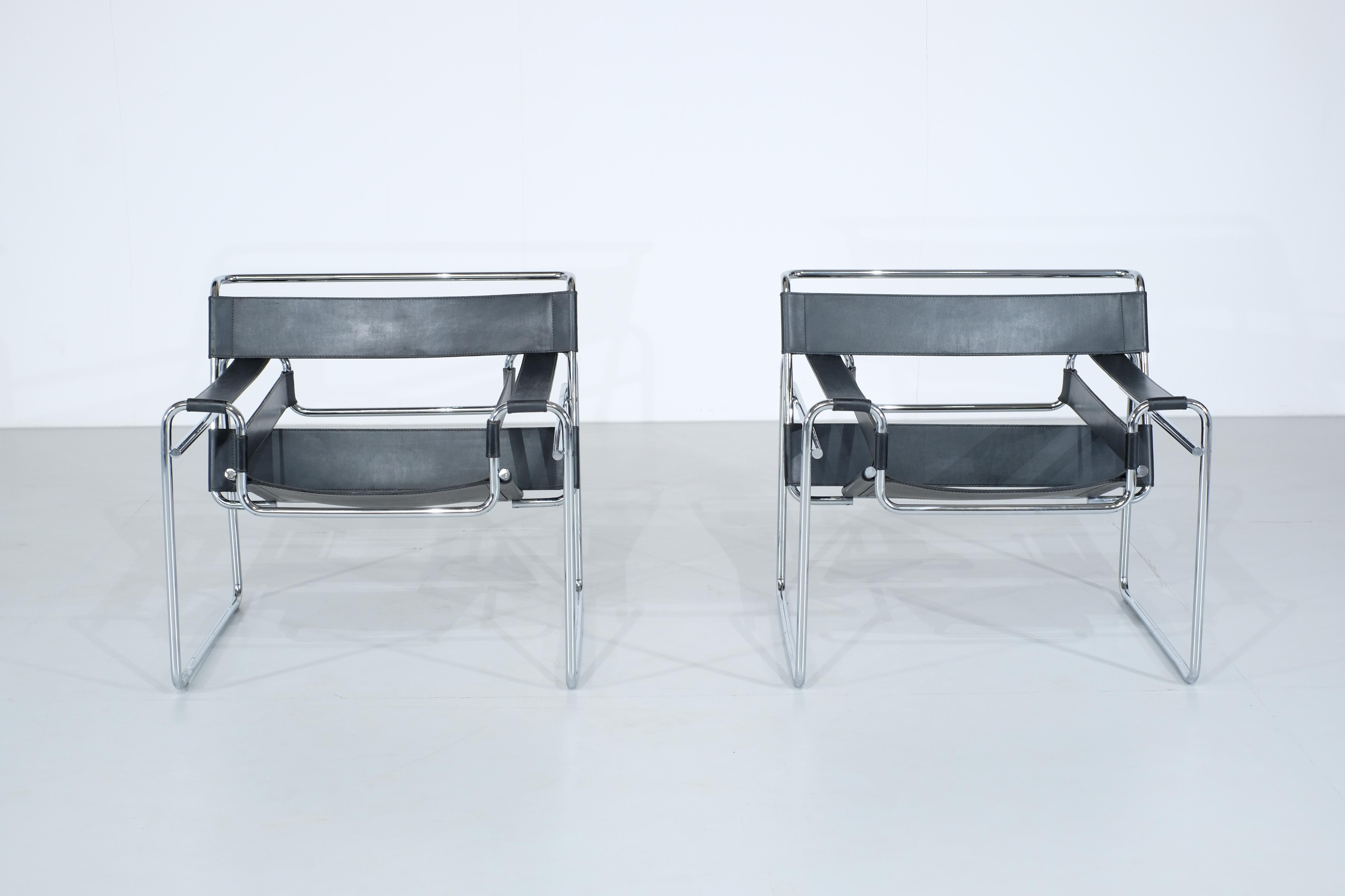 Paire de fauteuils Wassily par Marcel Breuer pour Knoll International - années 1990 en vente 5