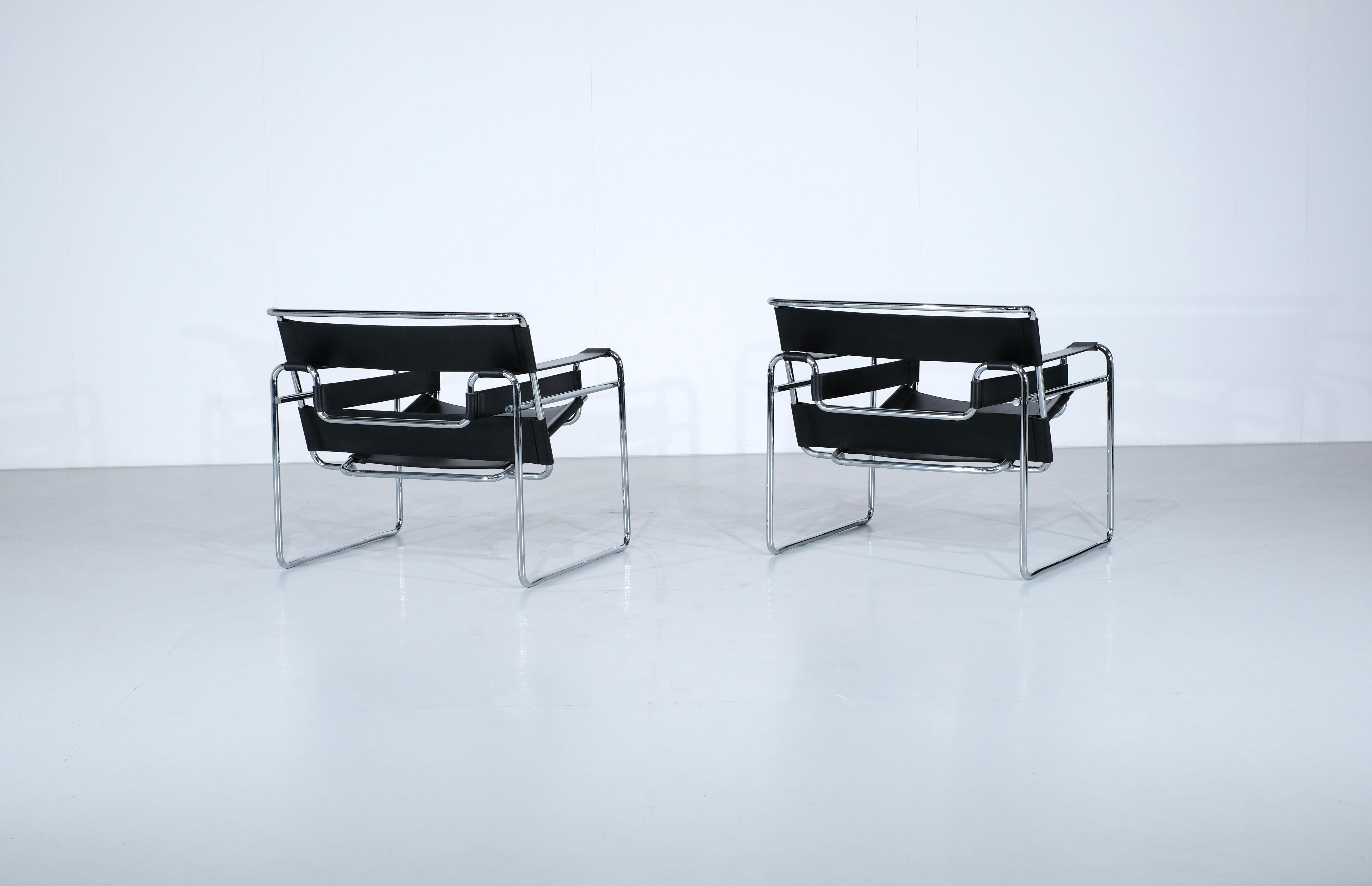 Bauhaus Paire de fauteuils Wassily par Marcel Breuer pour Knoll International - années 1990 en vente