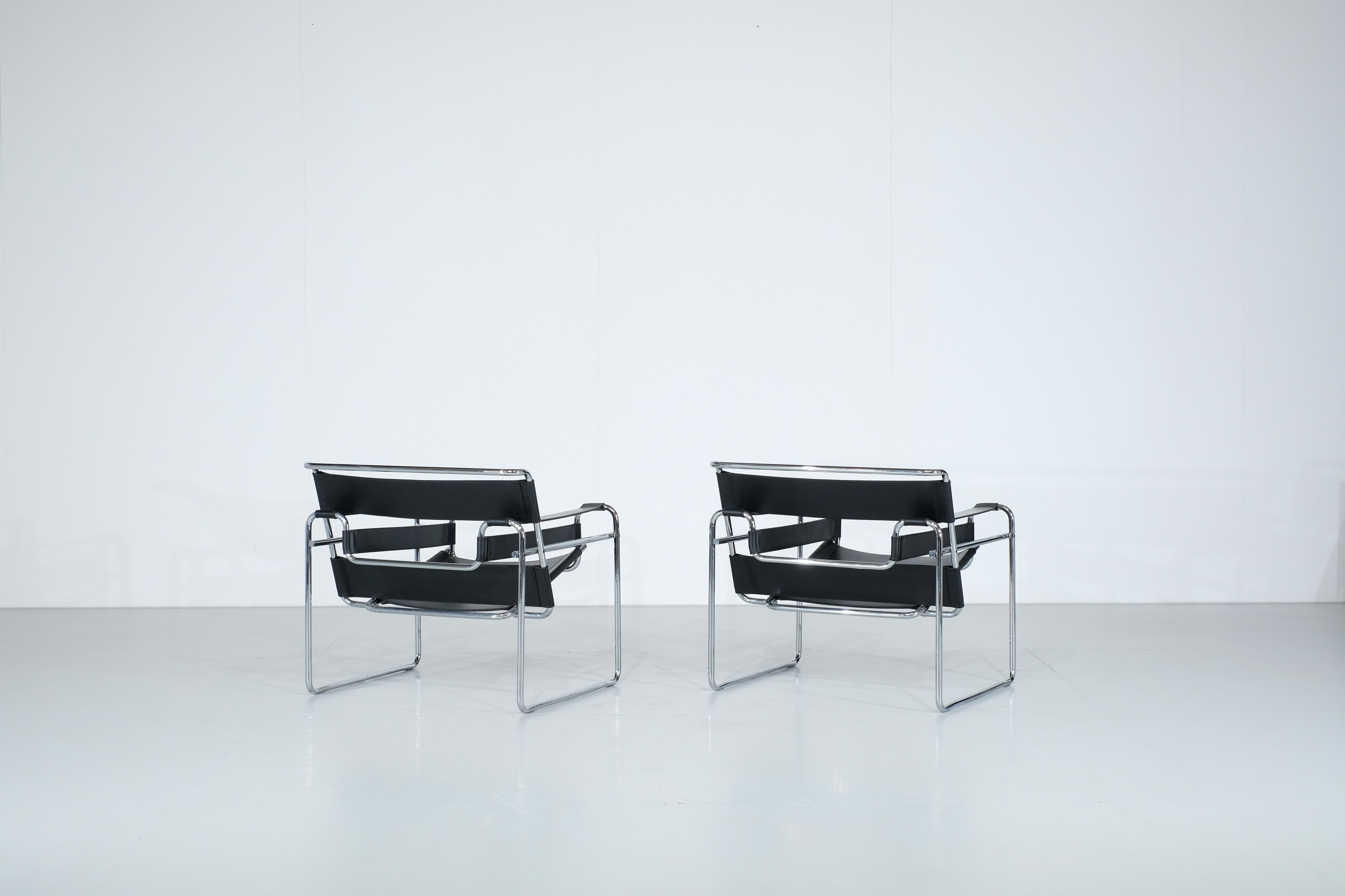 Bauhaus Paire de fauteuils Wassily par Marcel Breuer pour Knoll International - années 1990 en vente