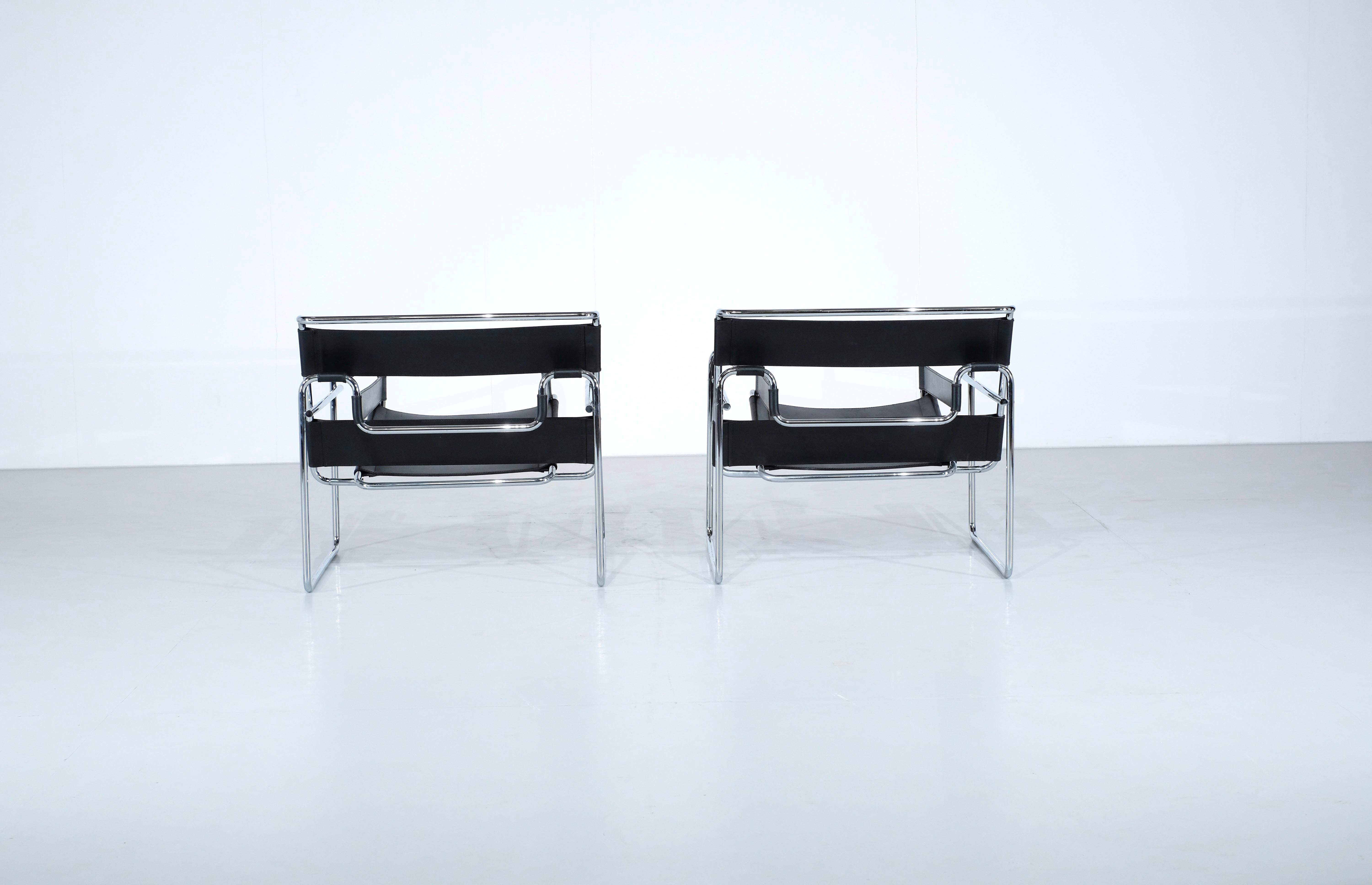 Américain Paire de fauteuils Wassily par Marcel Breuer pour Knoll International - années 1990 en vente