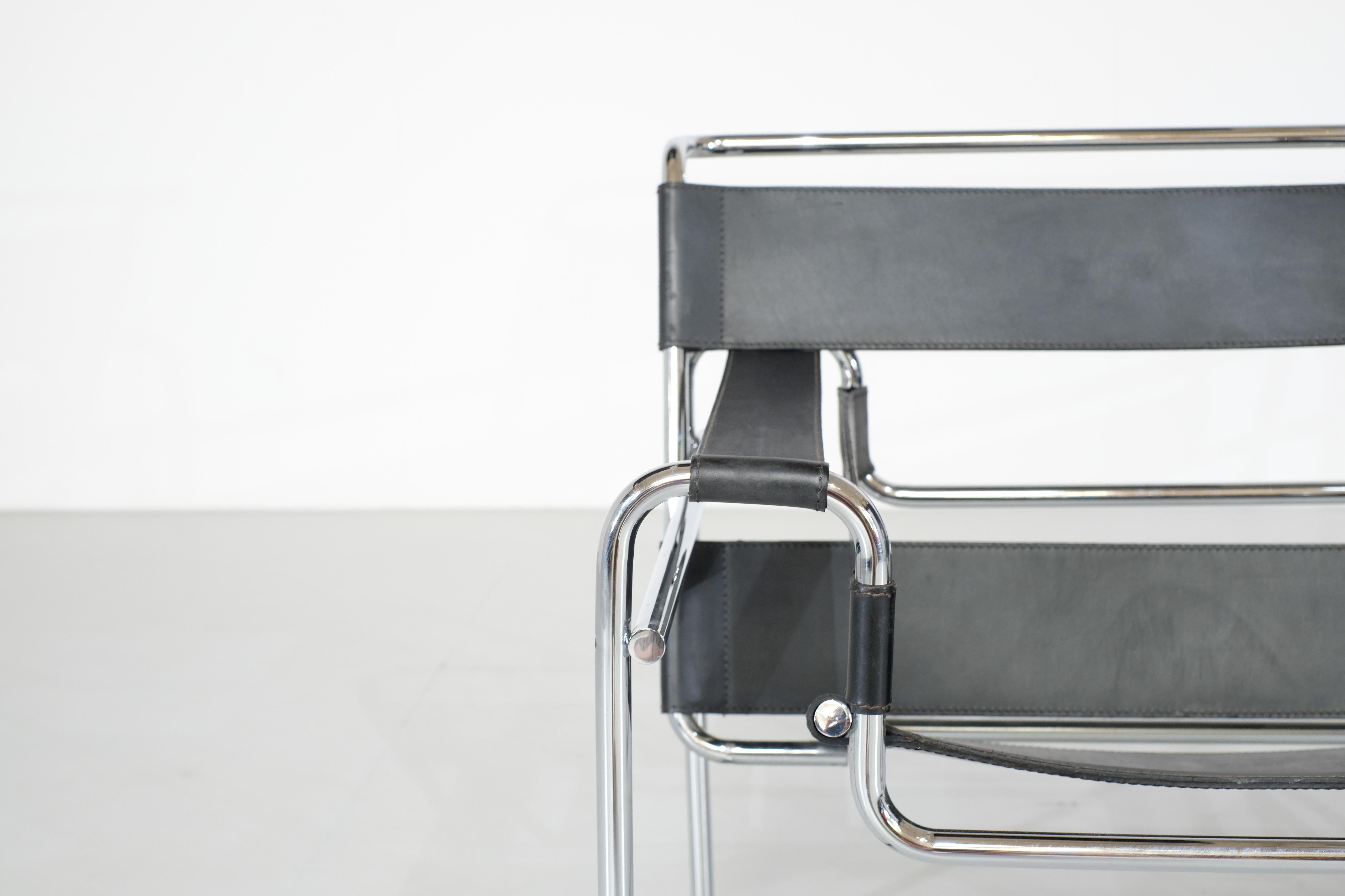 Cuir Paire de fauteuils Wassily par Marcel Breuer pour Knoll International - années 1990 en vente
