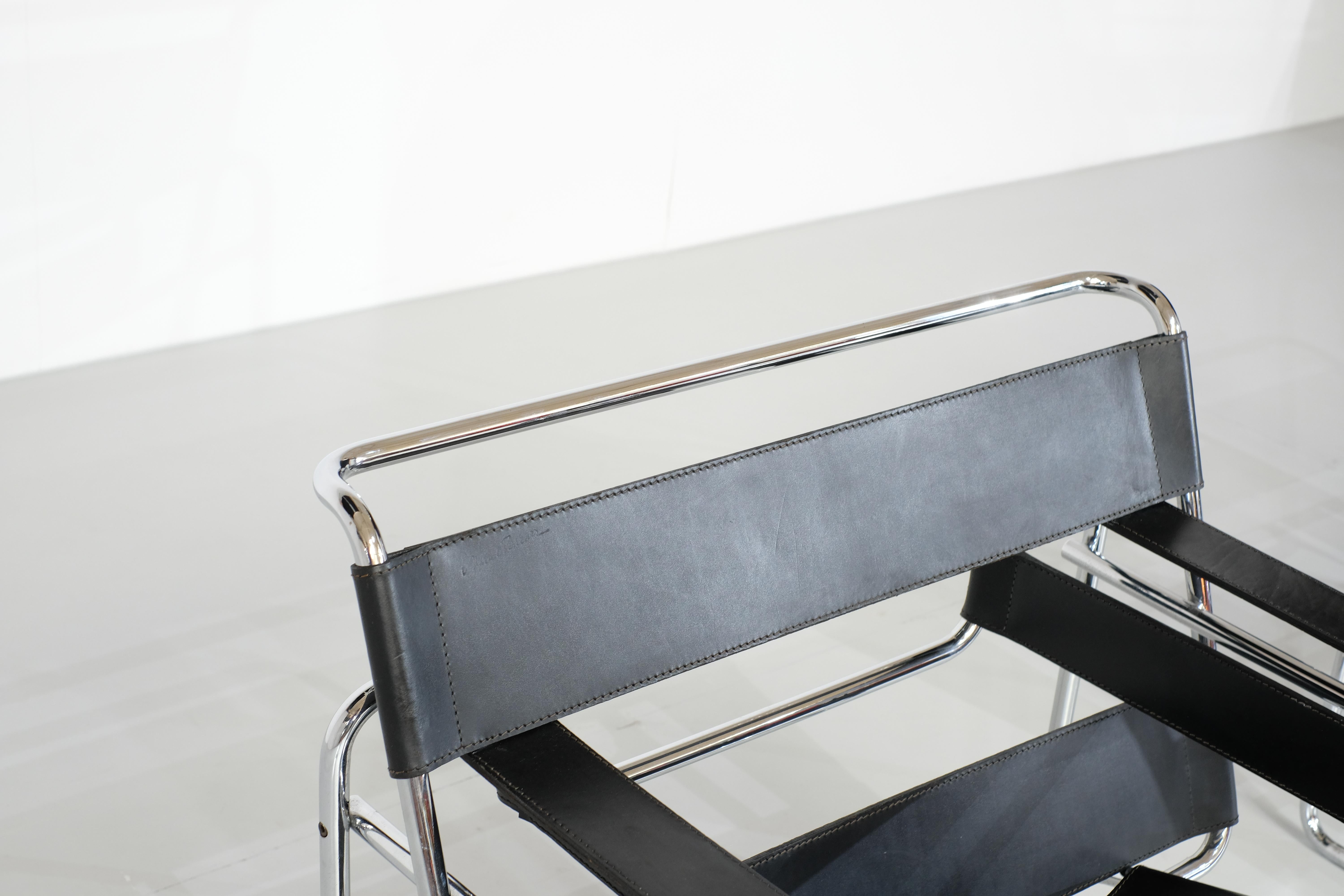 Paire de fauteuils Wassily par Marcel Breuer pour Knoll International - années 1990 en vente 1