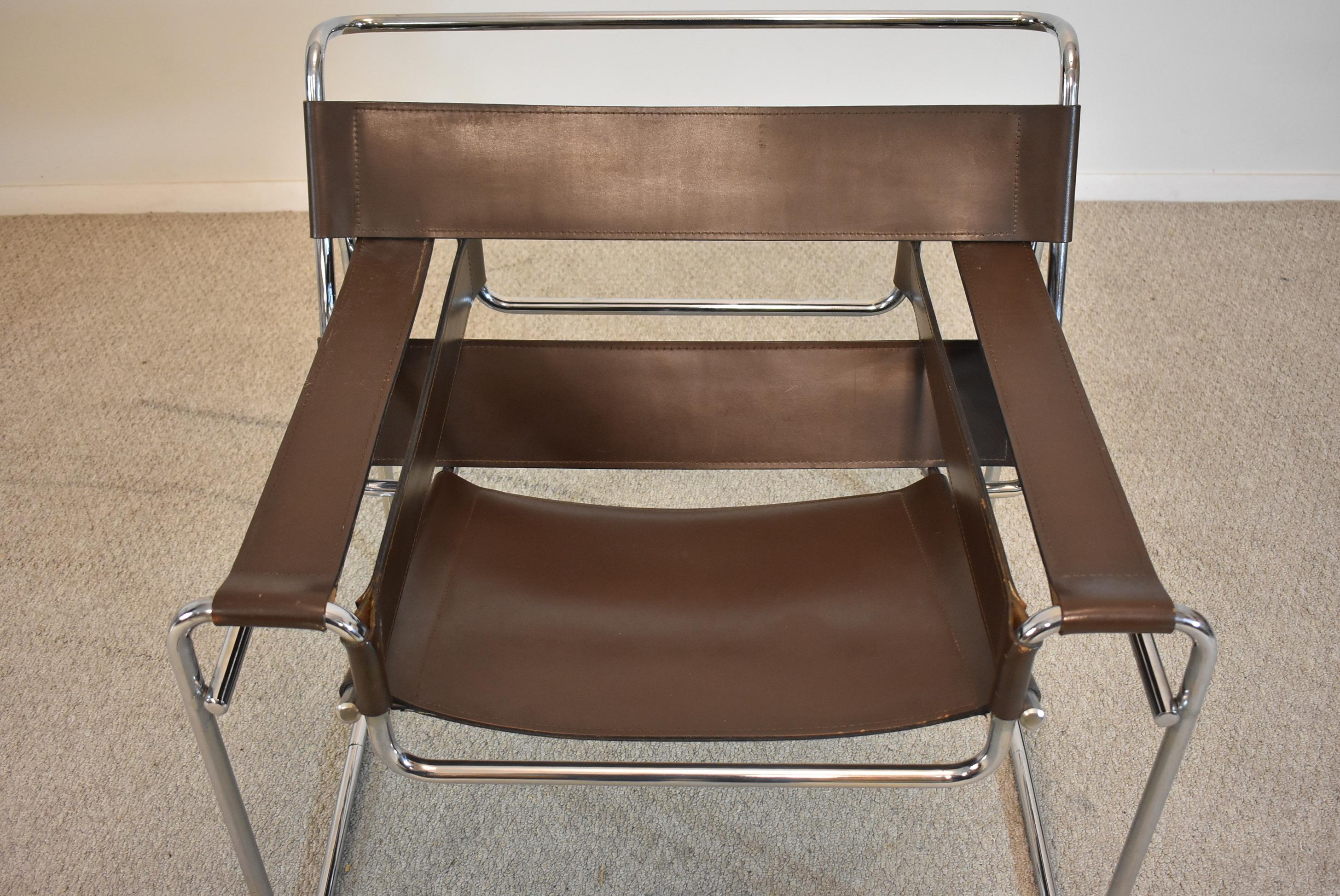 Expressionist Pair of Wassily Chairs by Knoll in Brown Leather and Chrome For Sale