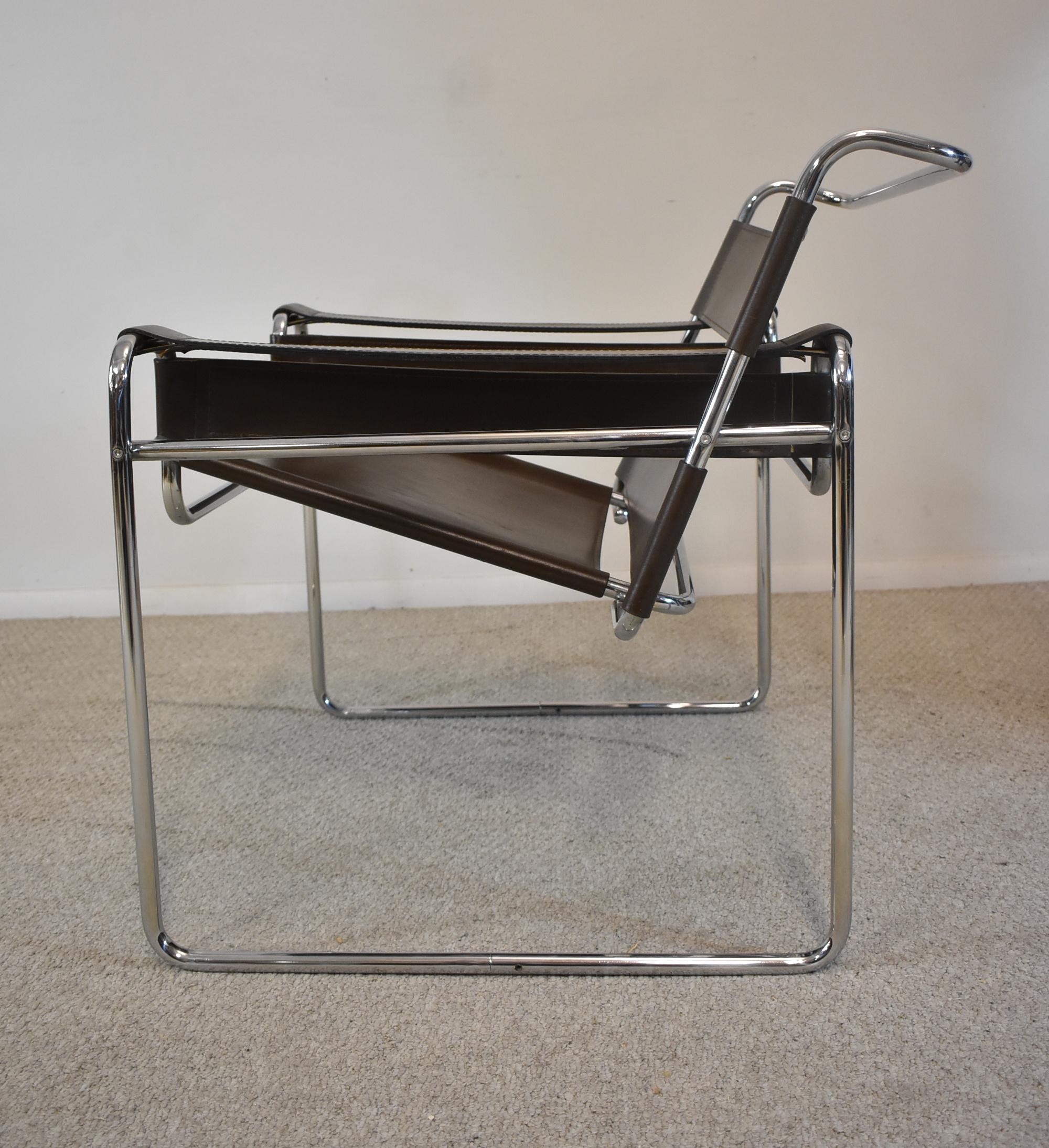 German Pair of Wassily Chairs by Knoll in Brown Leather and Chrome For Sale