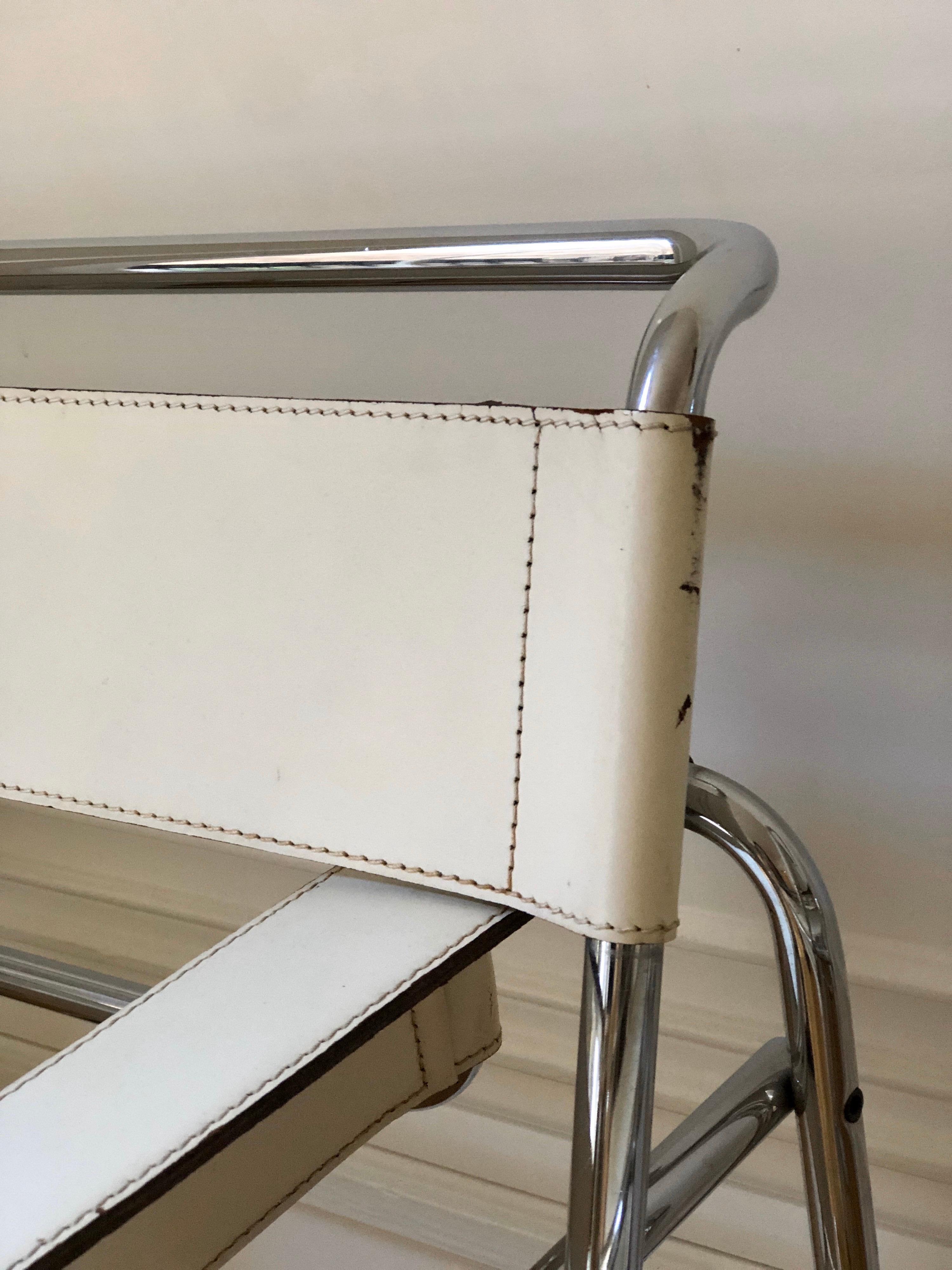 Paire de chaises longues Wassily en cuir blanc par Marcel Breuer:: Gavina:: vers 1962 en vente 5