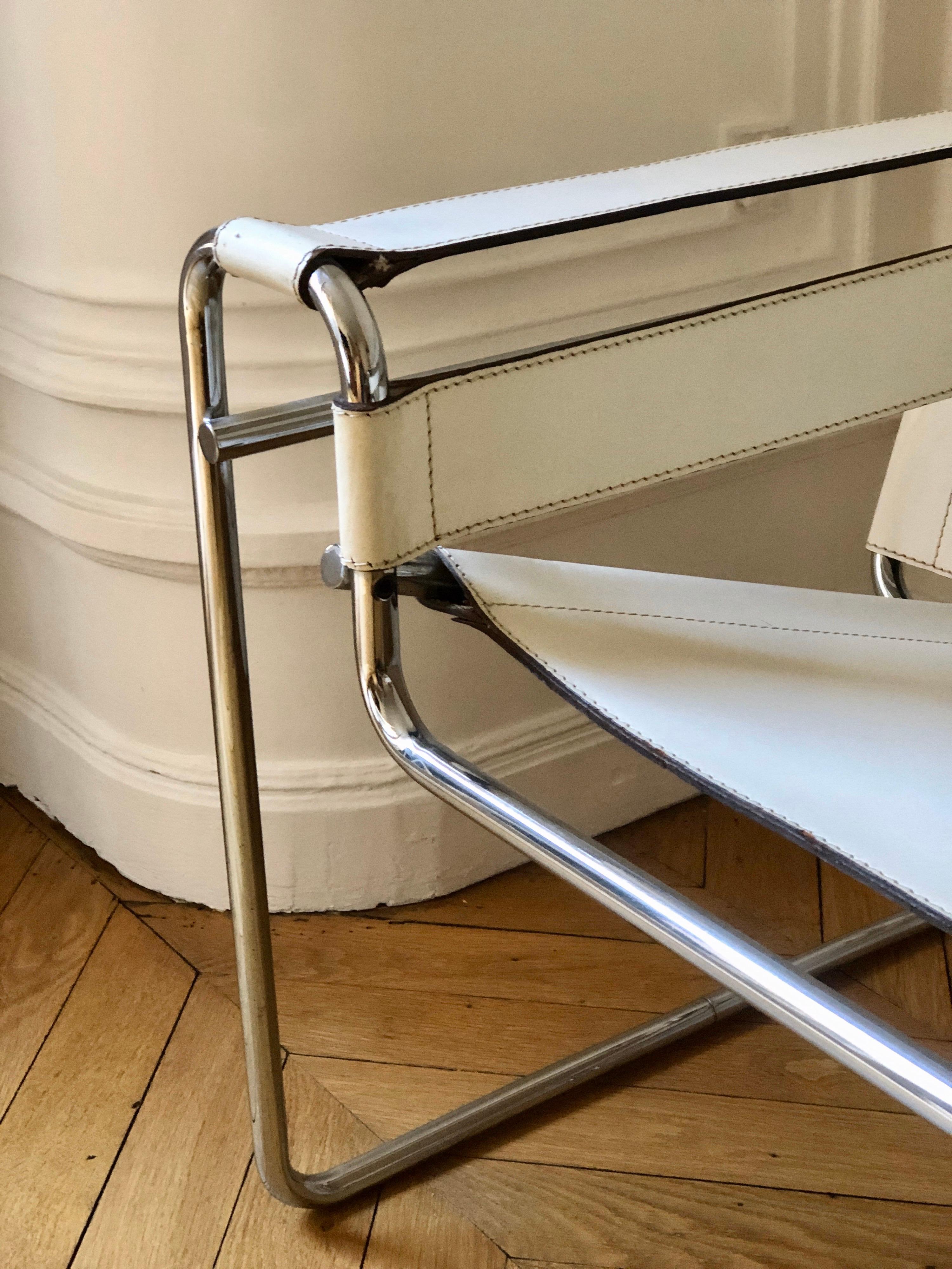 Paire de chaises longues Wassily en cuir blanc par Marcel Breuer:: Gavina:: vers 1962 en vente 7