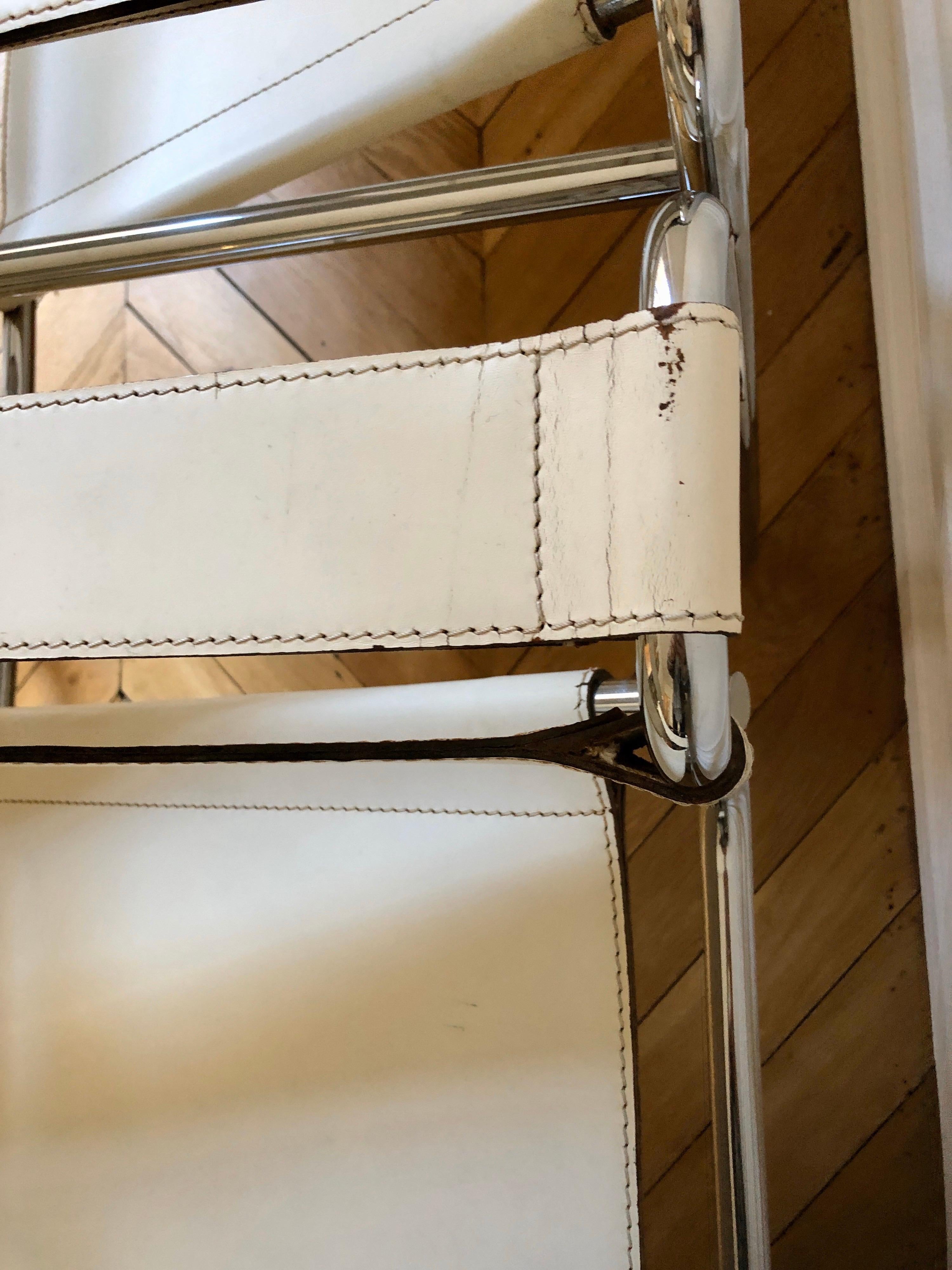Paire de chaises longues Wassily en cuir blanc par Marcel Breuer:: Gavina:: vers 1962 en vente 11