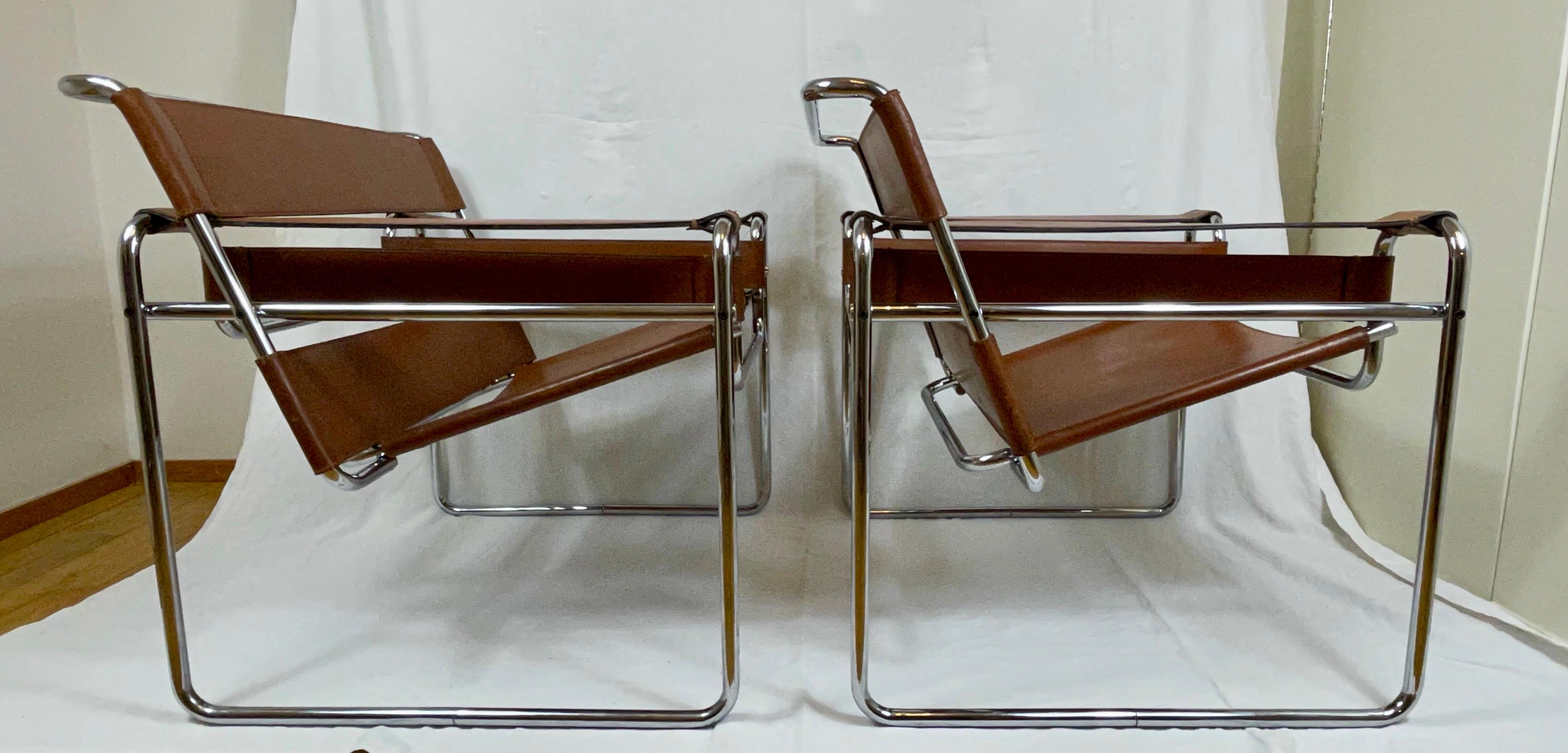 Pair of Wassily Lounge Chairs by Marcel Breuer In Good Condition In CHINON, FR