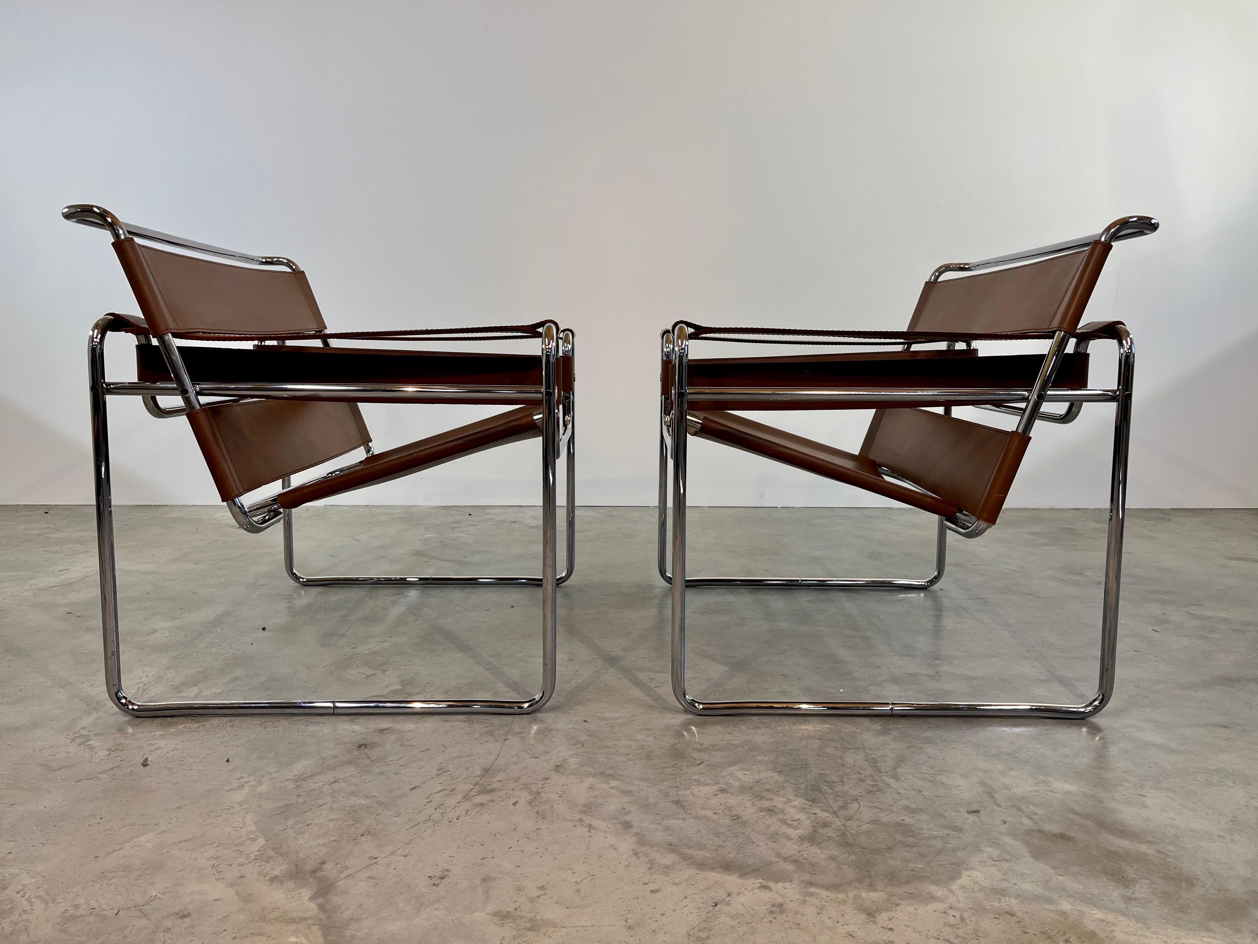 Italian Pair of Wassily Lounge Chairs In Chocolate Leather by Marcel Breuer For Knoll