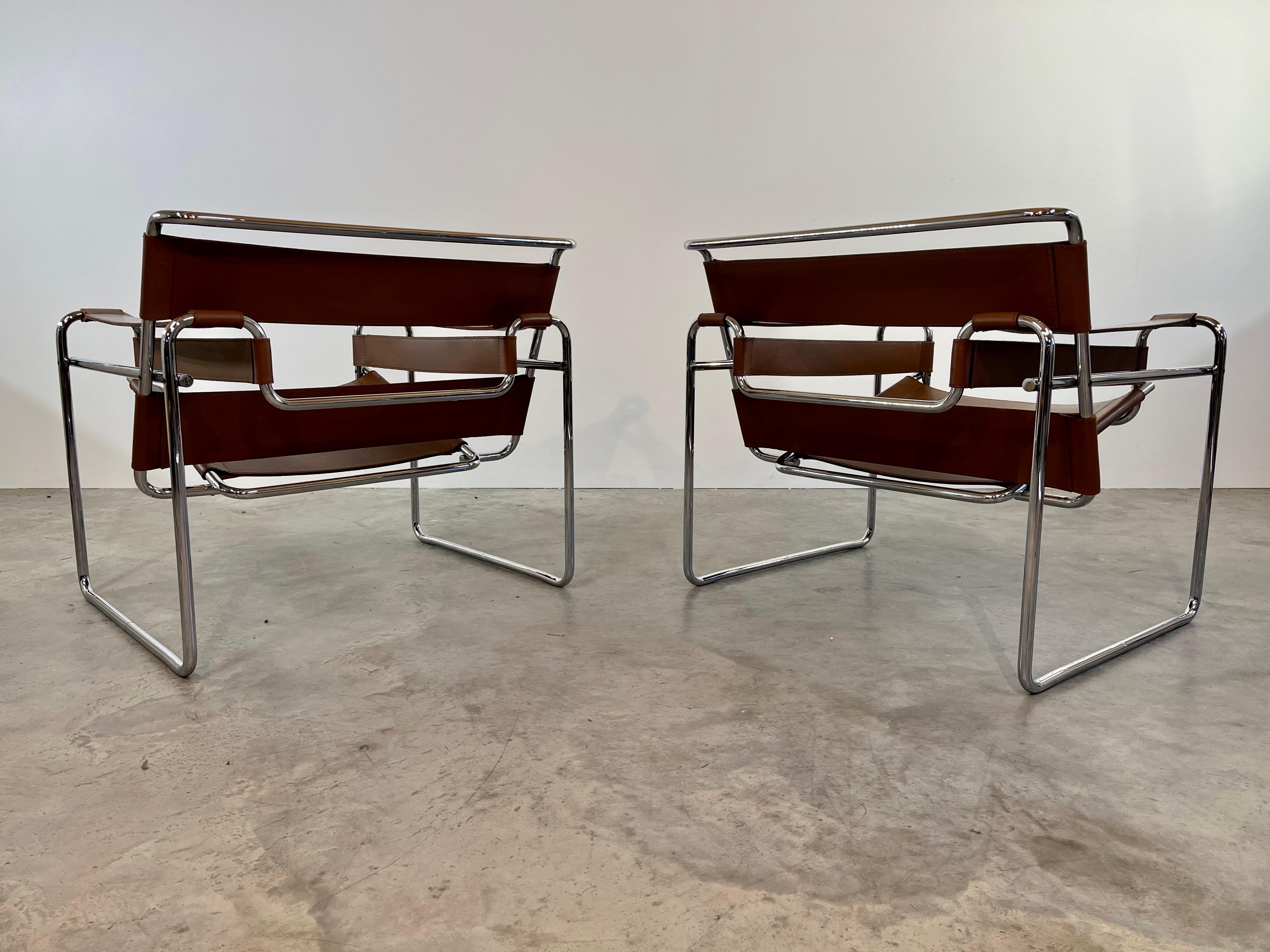 Pair of Wassily Lounge Chairs In Chocolate Leather by Marcel Breuer For Knoll In Good Condition In Southampton, NJ