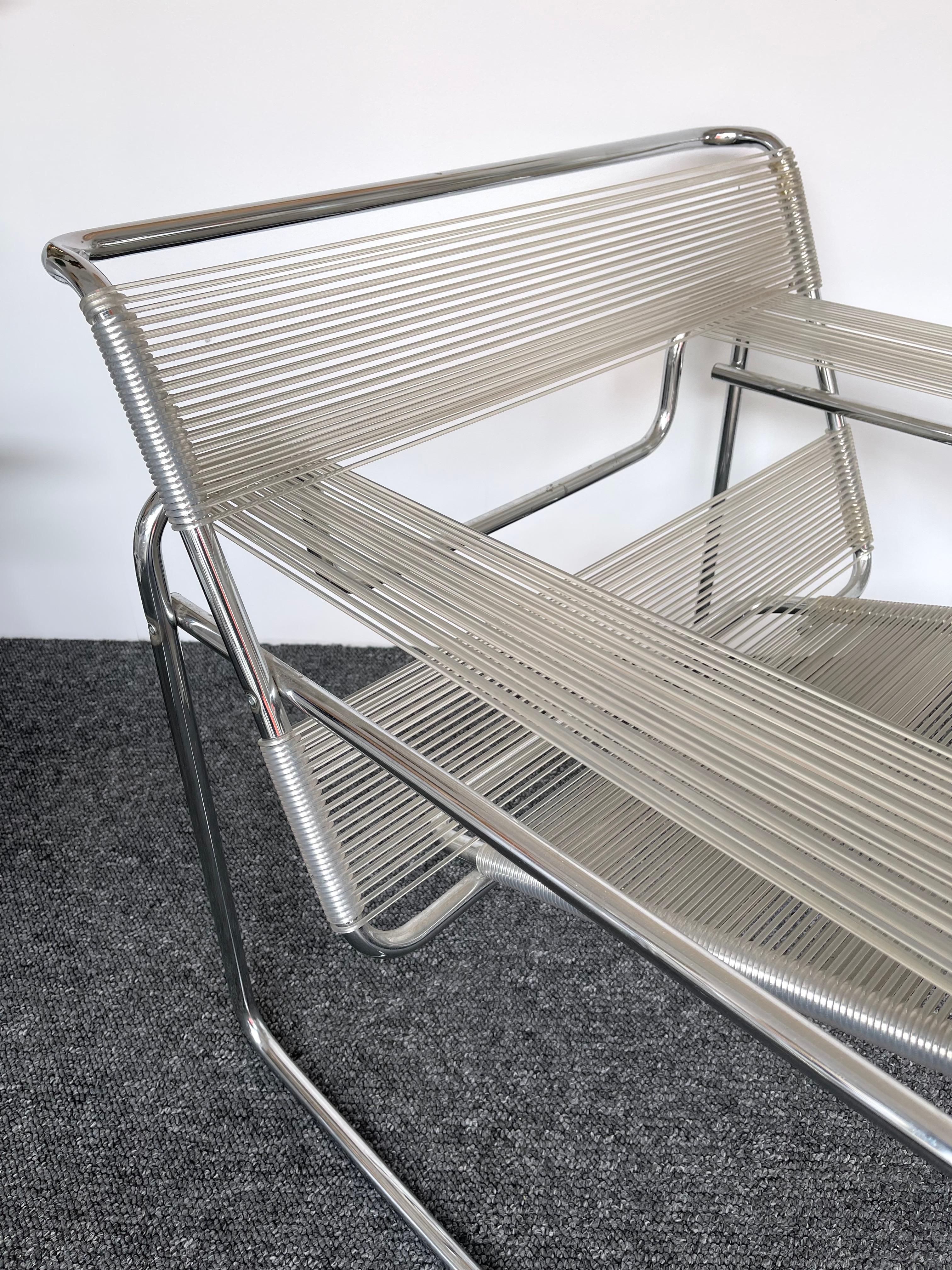 Rare Mid-Century Modern Space Age pair of iconic Wassily armchairs or lounge chairs in a Spaghetti version in metal chrome and rubber seating. An edition late 1970s beginning 1980s. Famous design like, Knoll, Gio Ponti, Italian design, Gianfranco